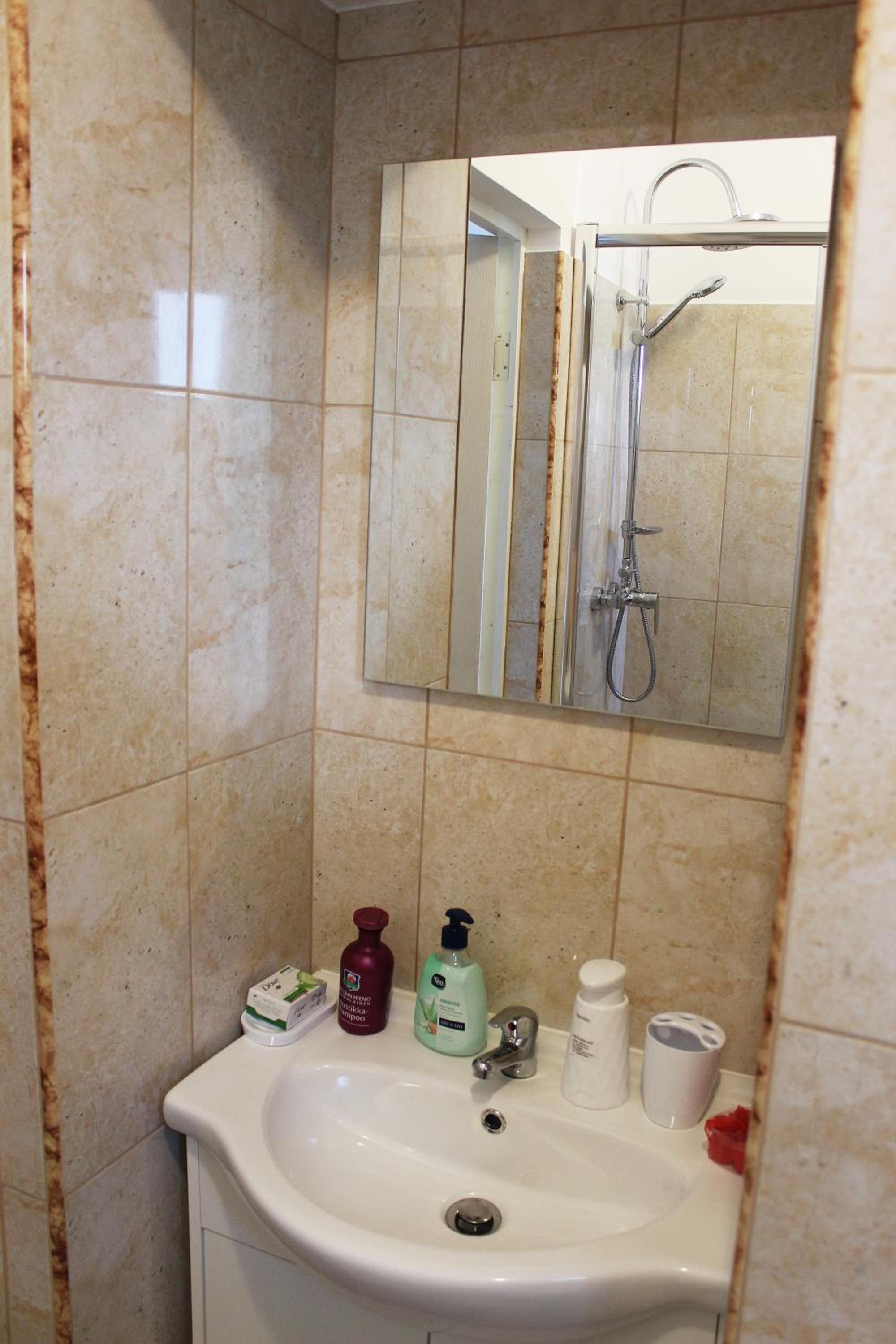 Standard Twin Room with Sofa - Photo 4
