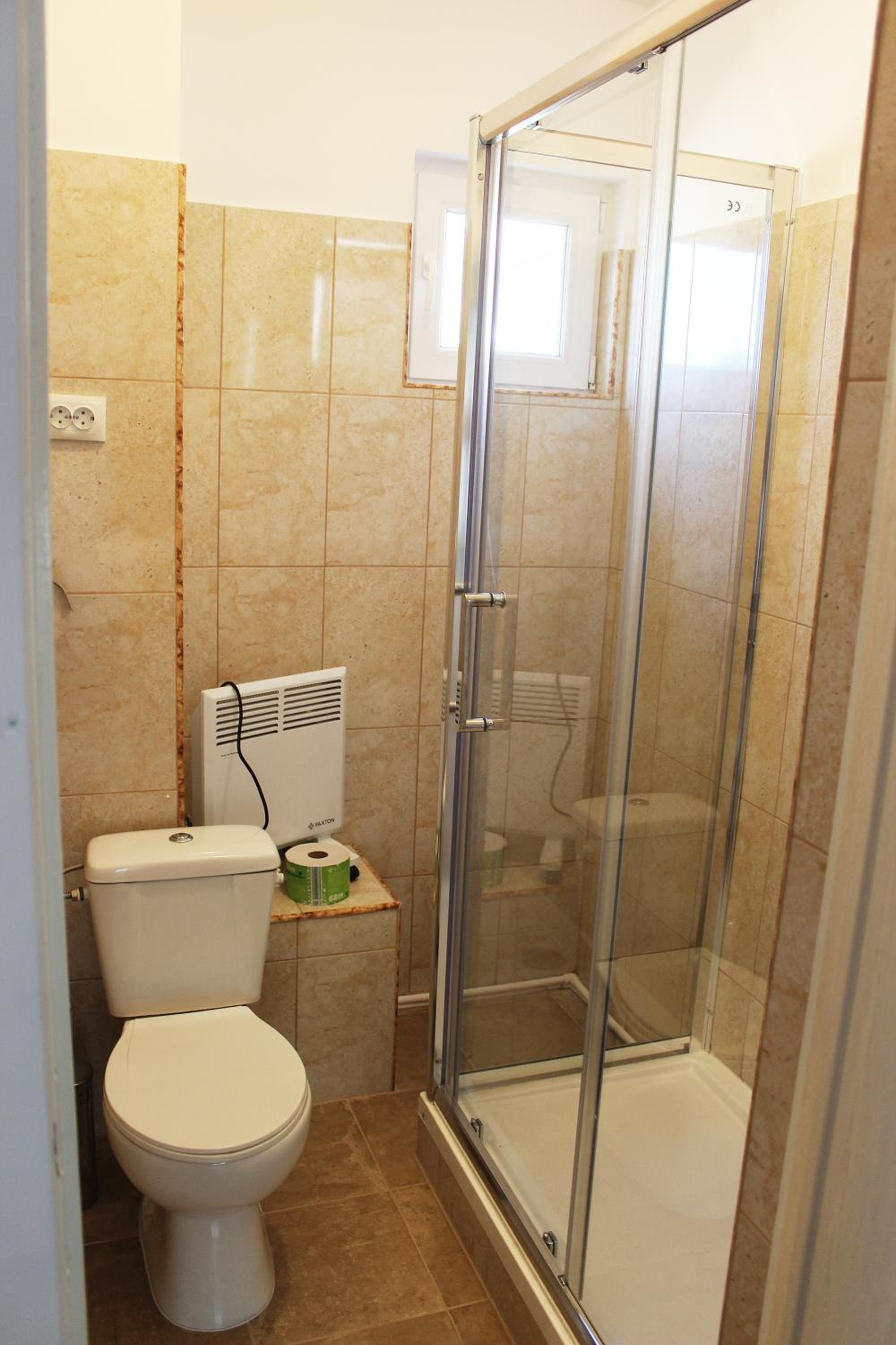 Standard Twin Room with Sofa - Photo 5