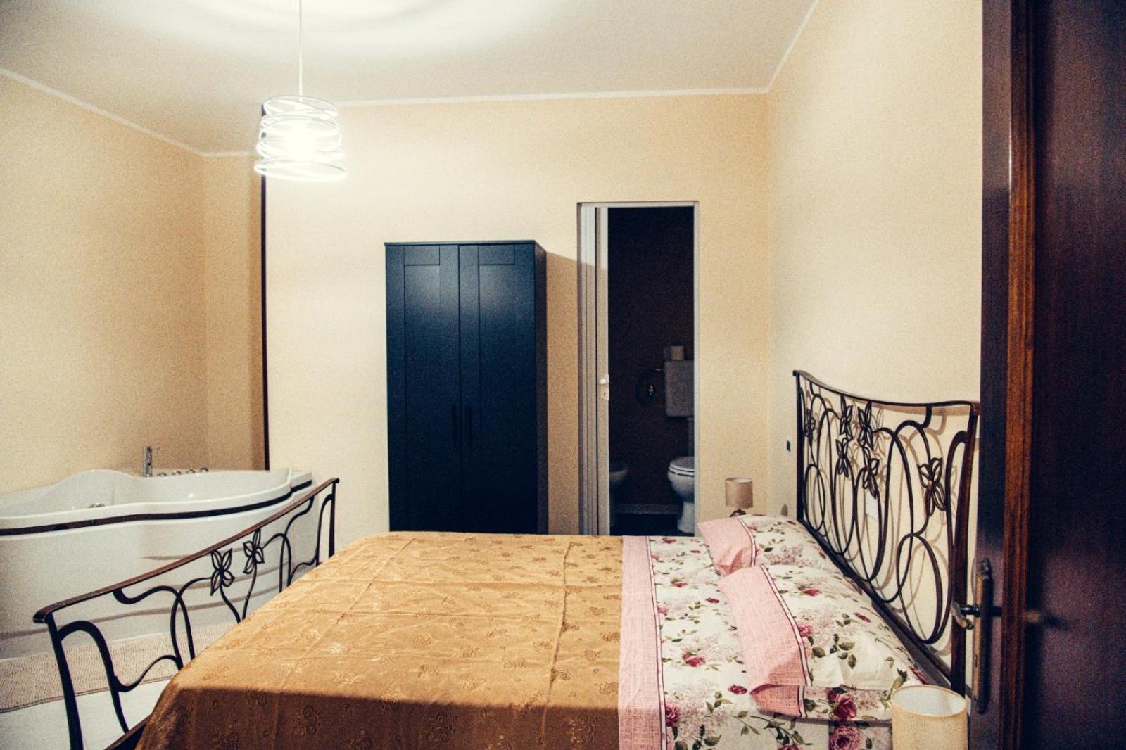 Double Room With Private Bathroom photo 1