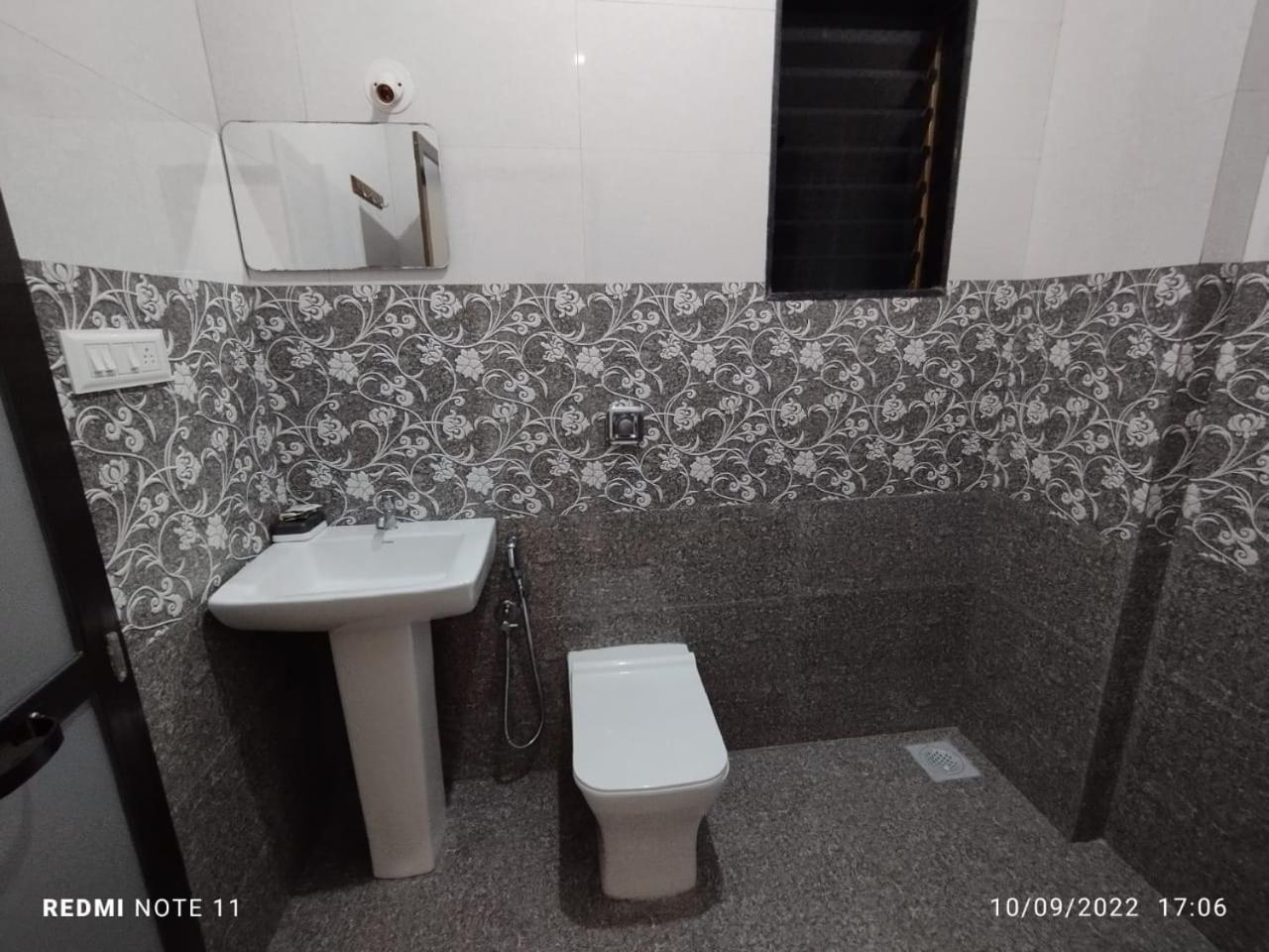 Deluxe Room - Photo 19