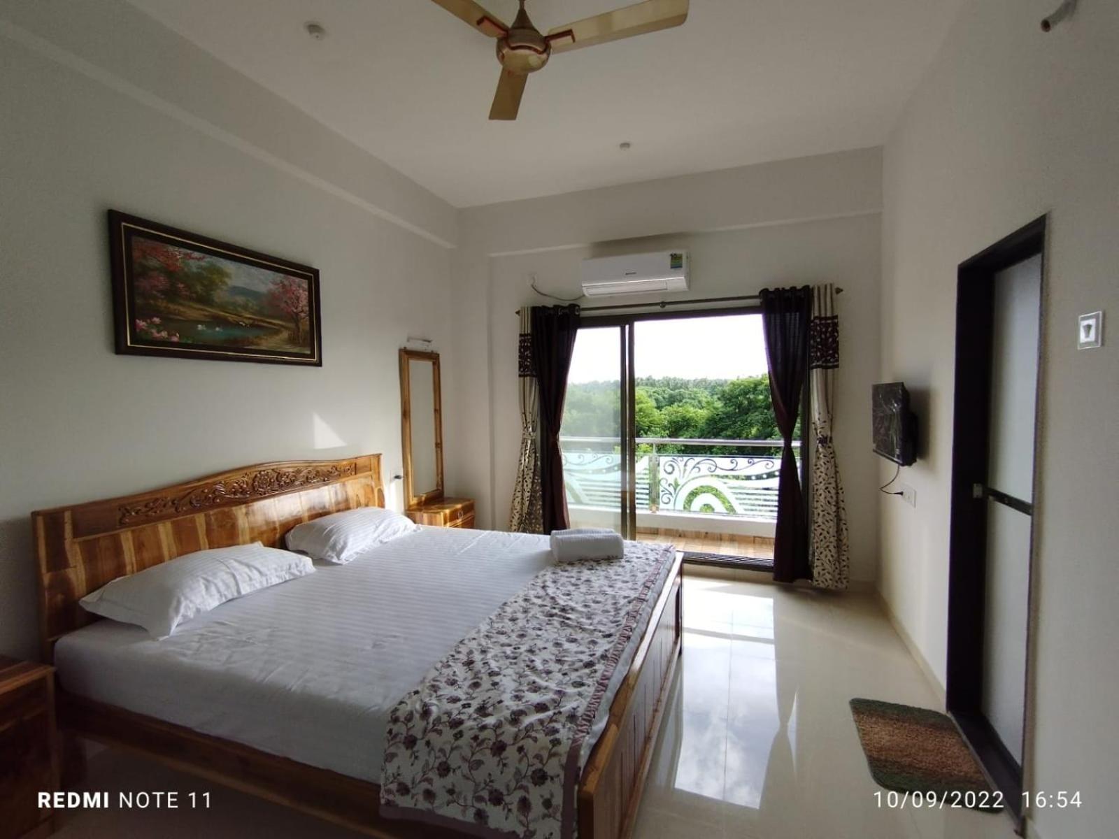 Deluxe Room - Photo 18