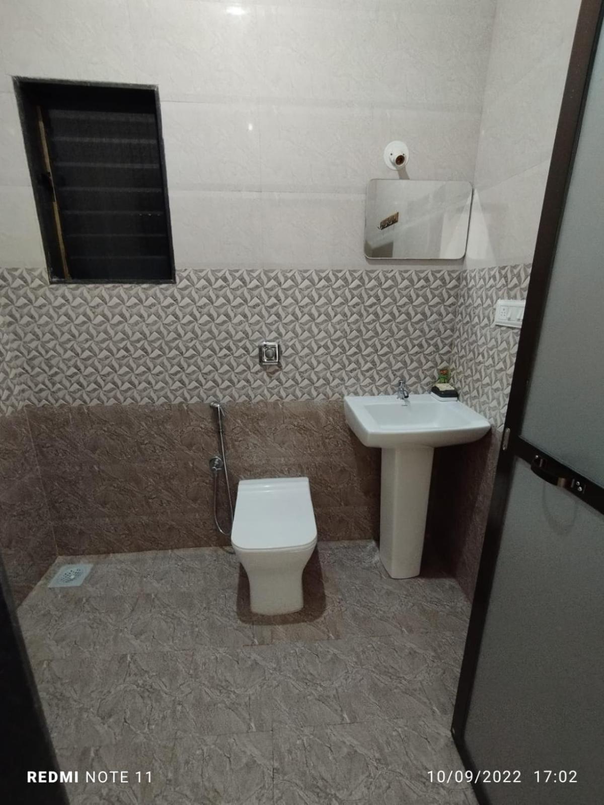 Deluxe Room - Photo 17
