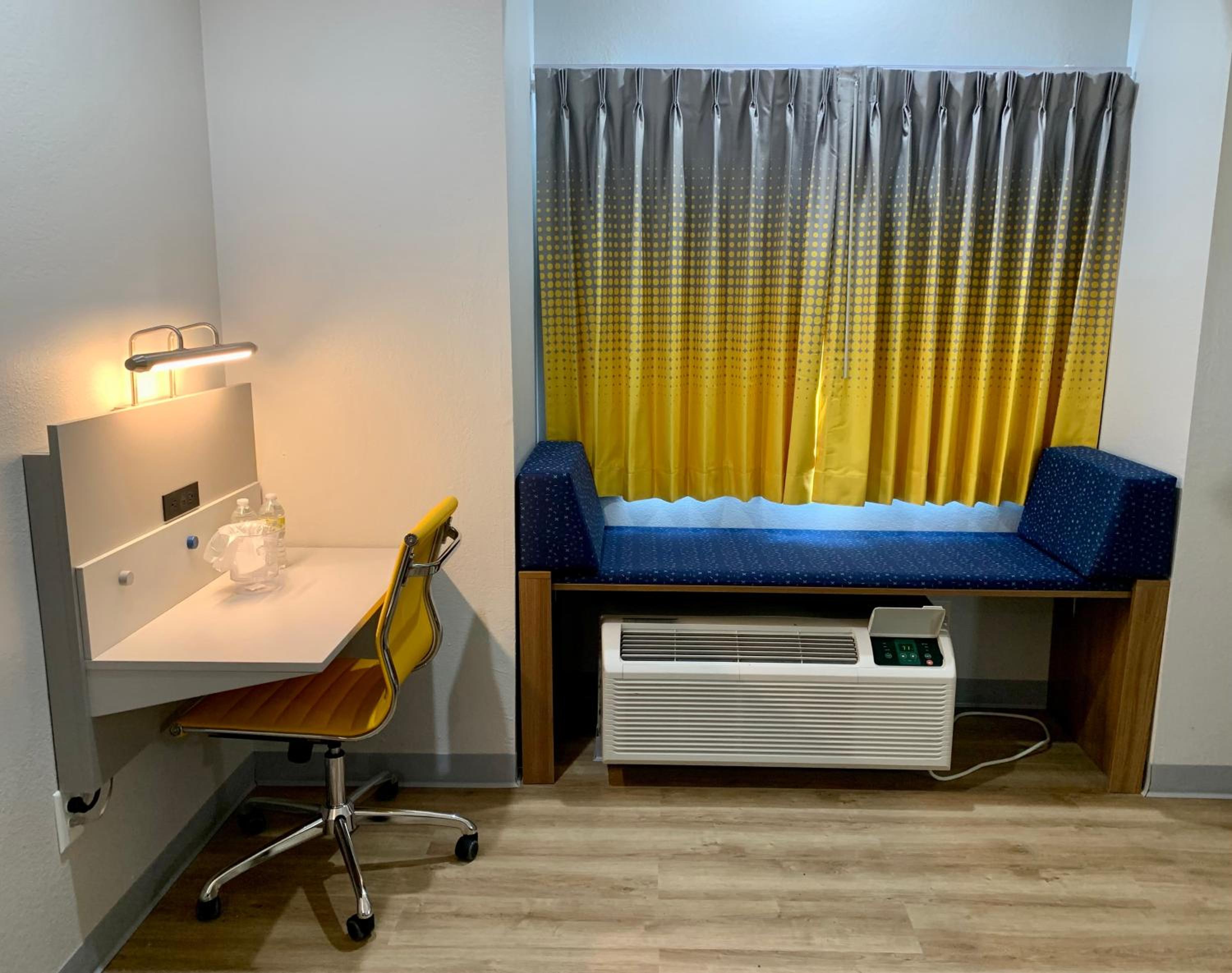 Queen Room with Mobility Access - Non-Smoking - Photo 8