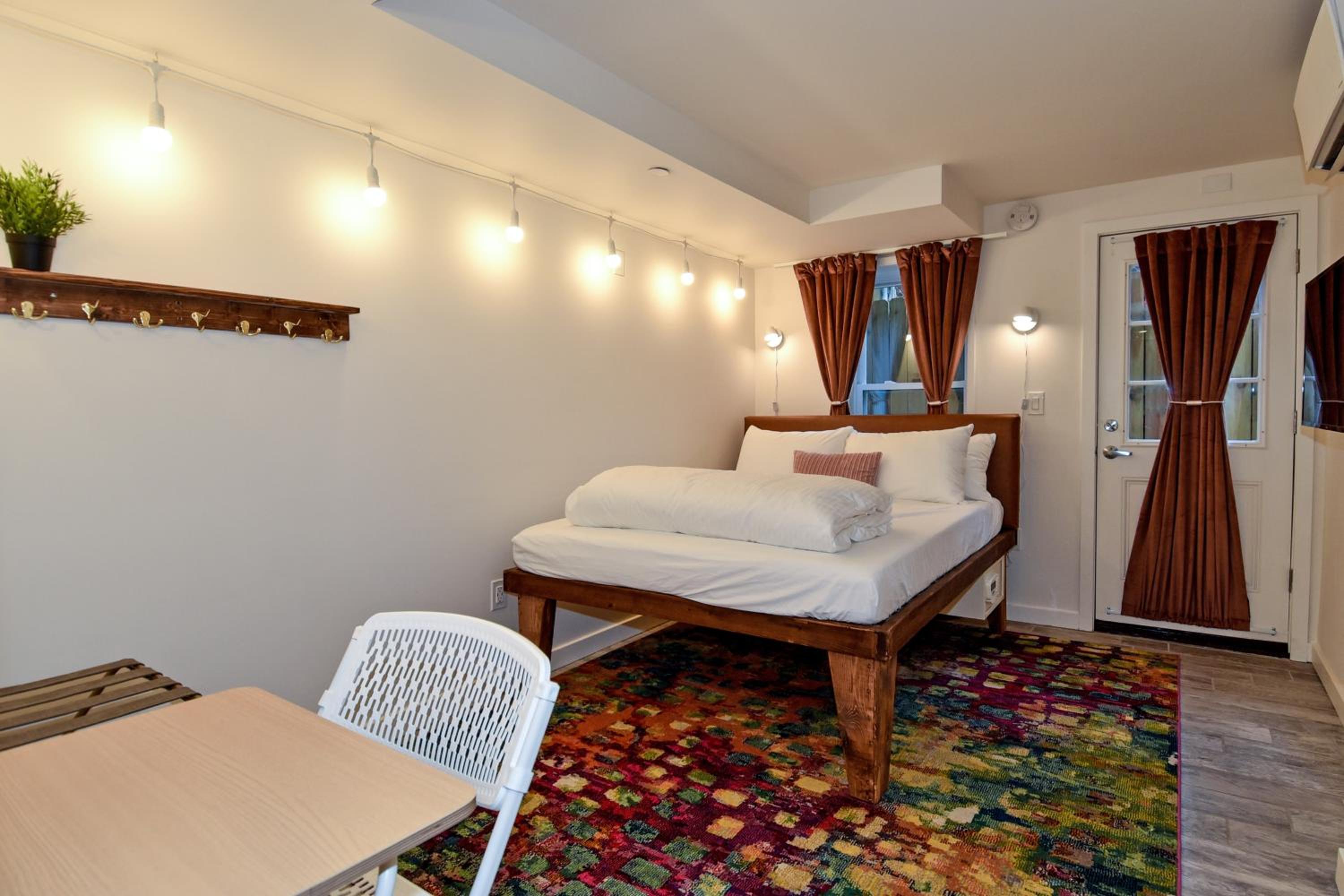 Lower Level Cozy Queen Room