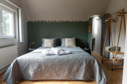 Room 2 Deluxe King photo 3