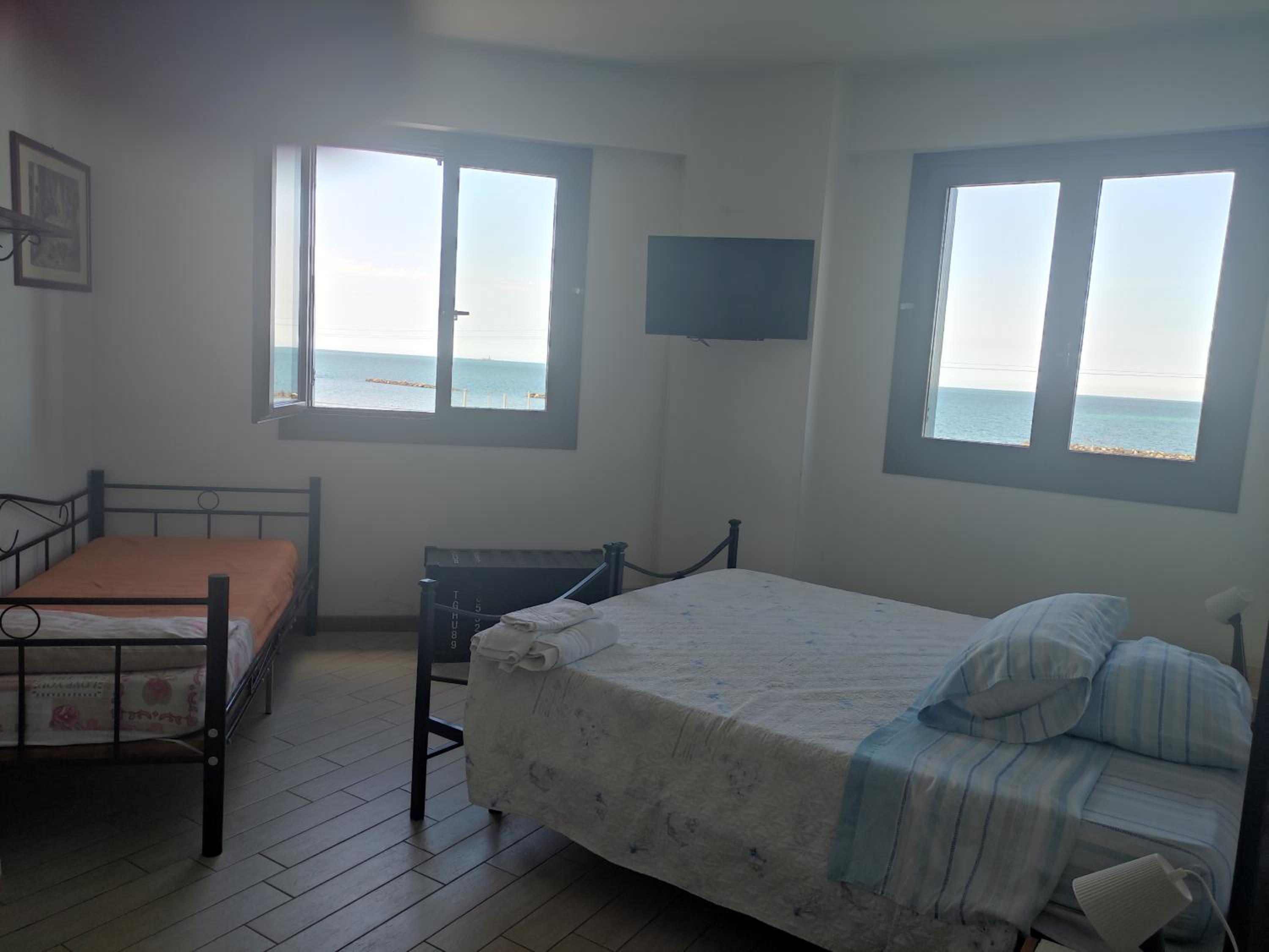 Standard Triple Room with Sea View