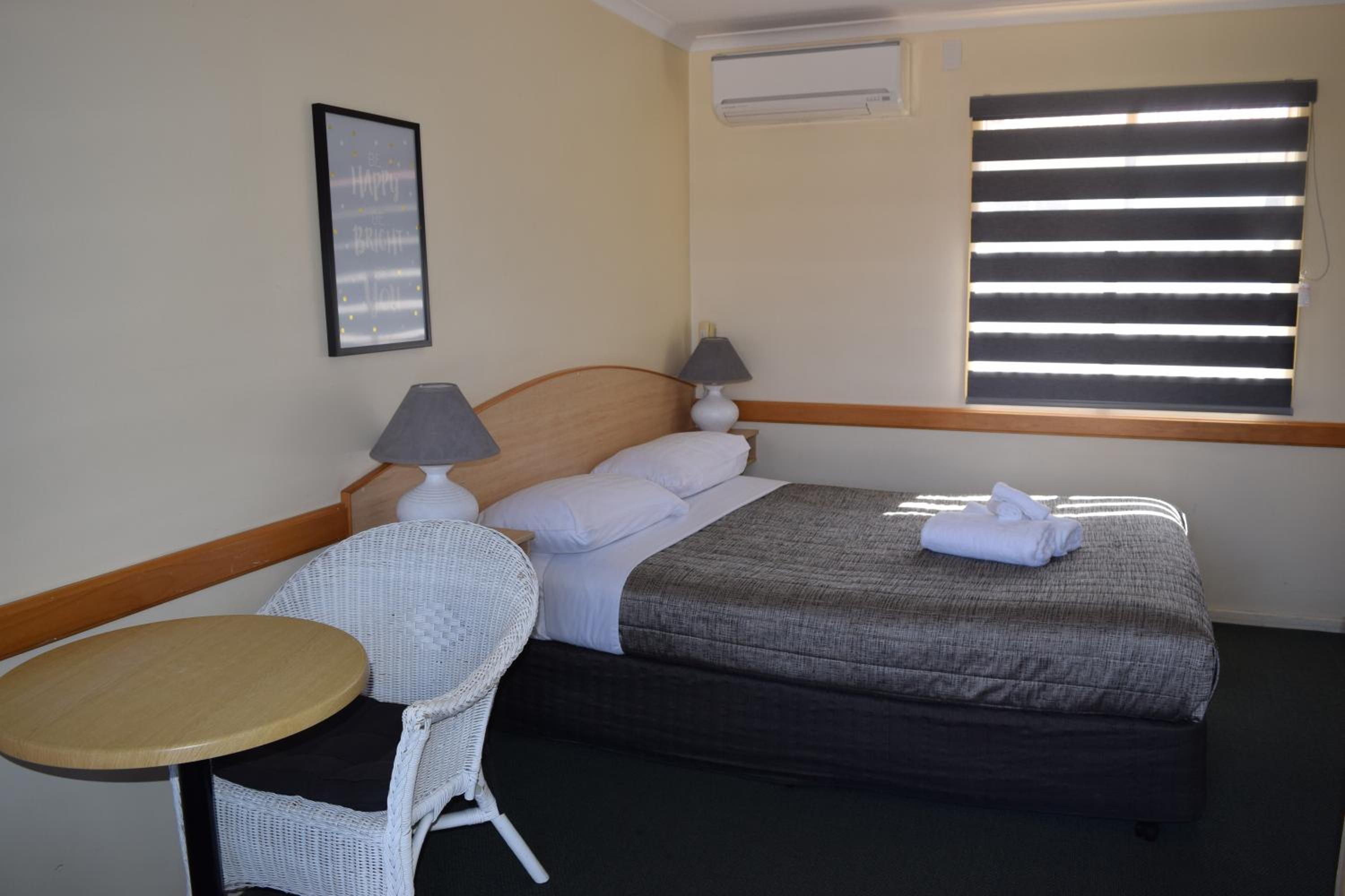 Queen Room photo 1