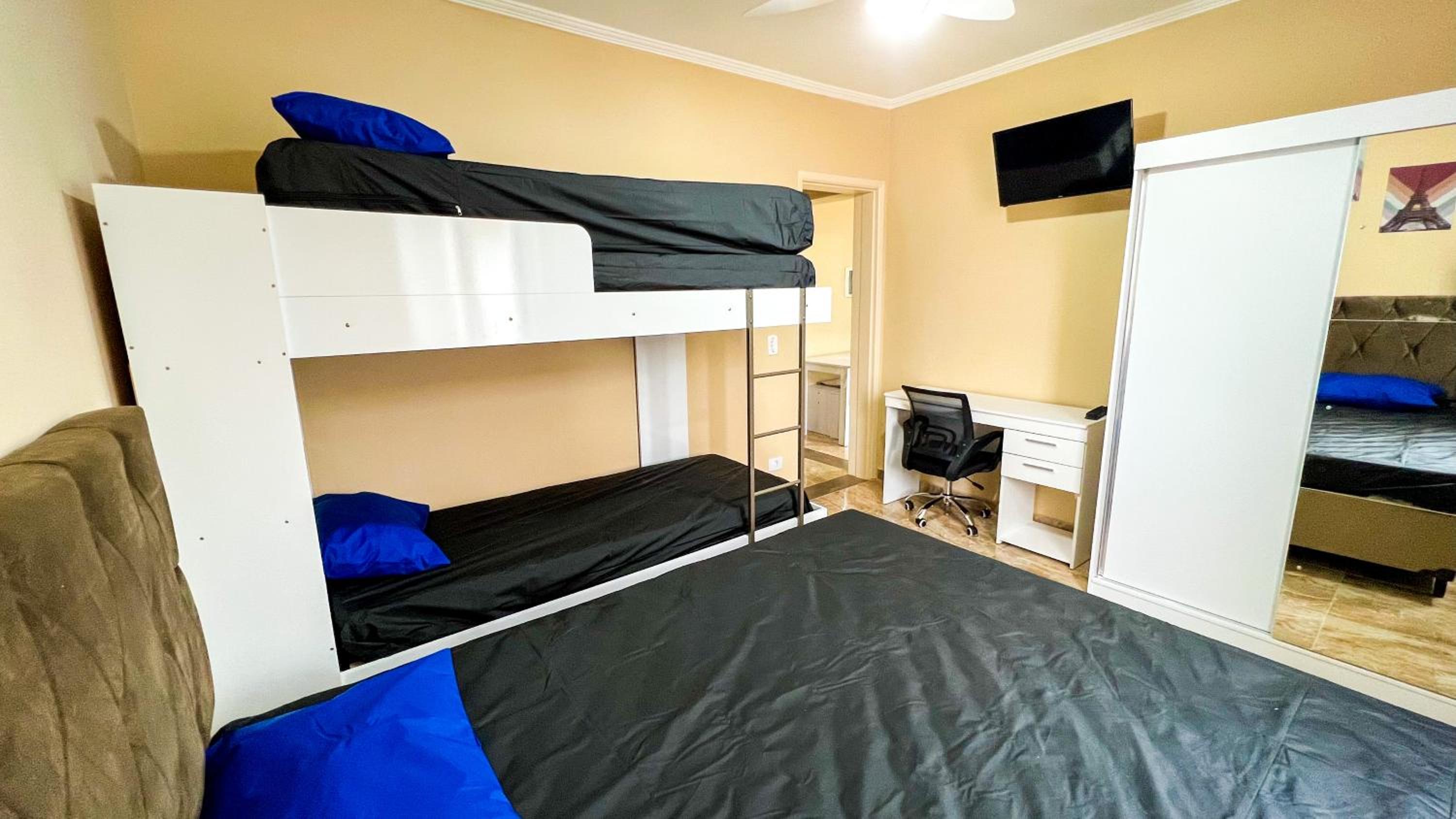 One-Bedroom Apartment - Photo 14