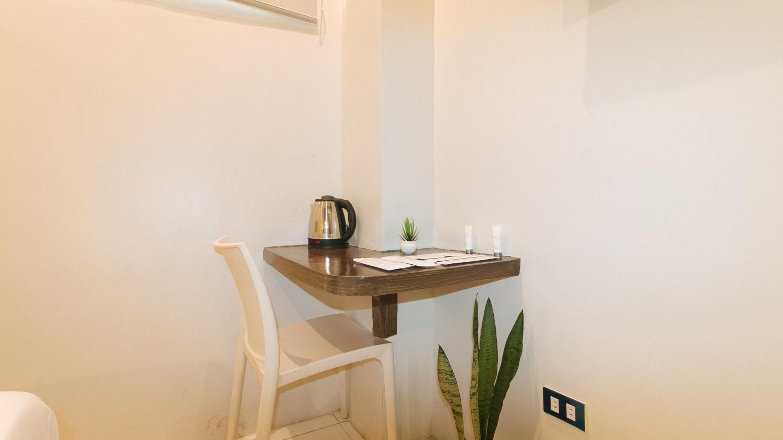 Standard Double Room - Photo 8