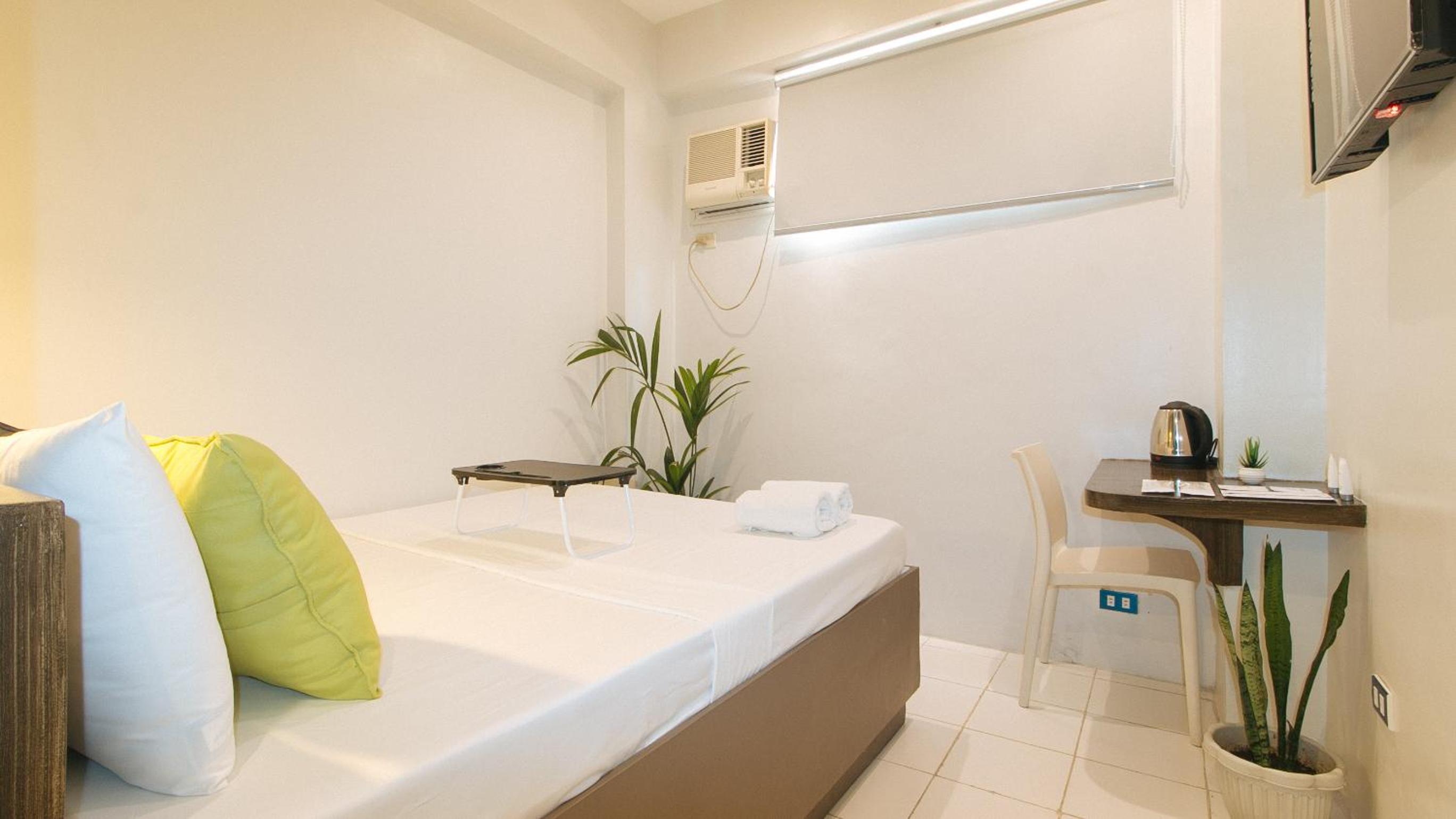 Standard Double Room - Photo 10