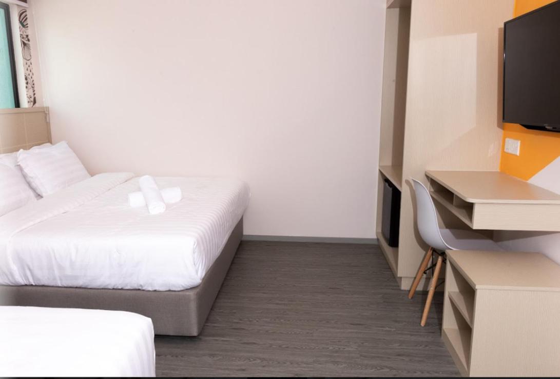 Standard Queen Room - Photo 6