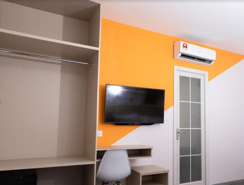 Standard Queen Room - Photo 8