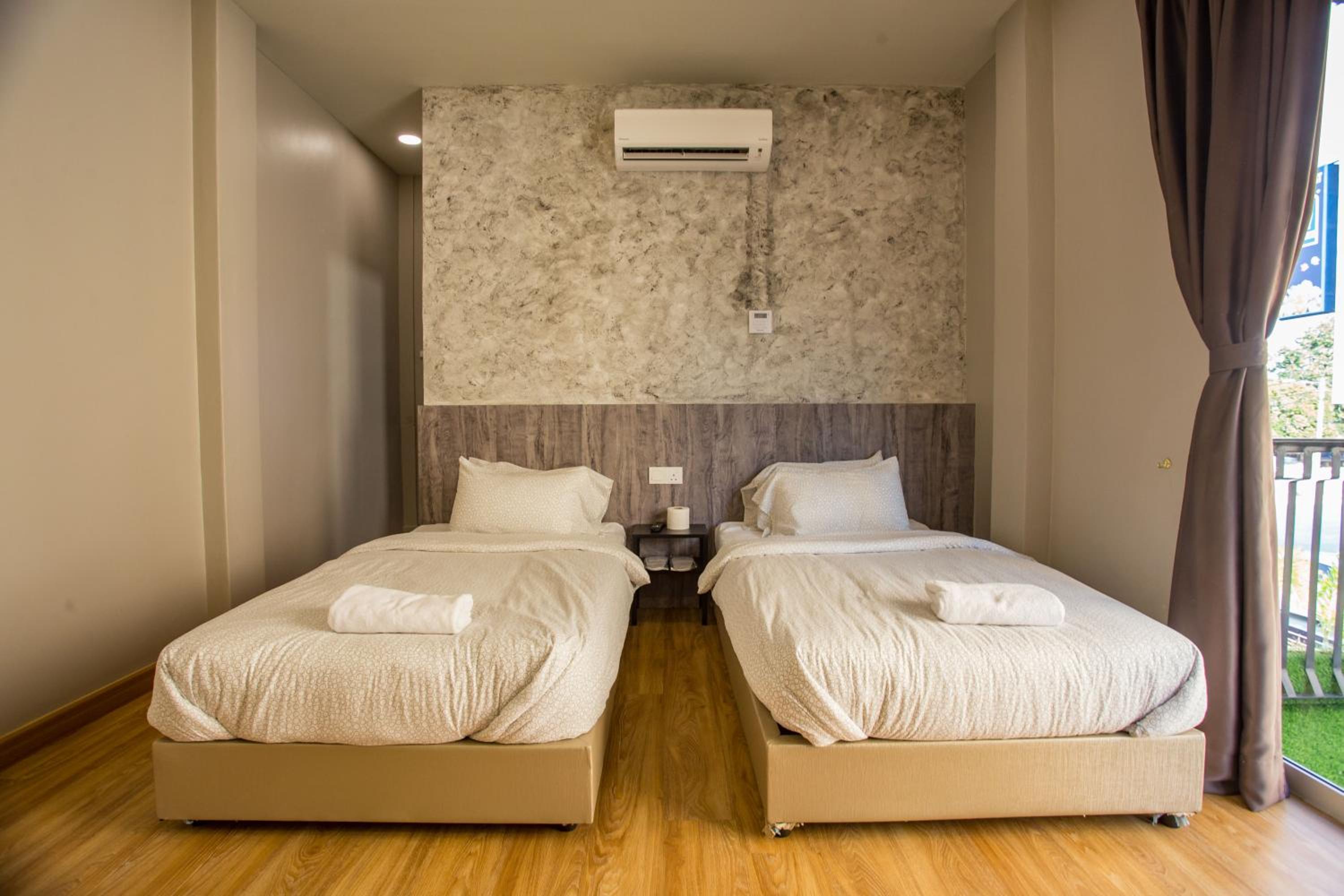 Deluxe Twin Room photo 3