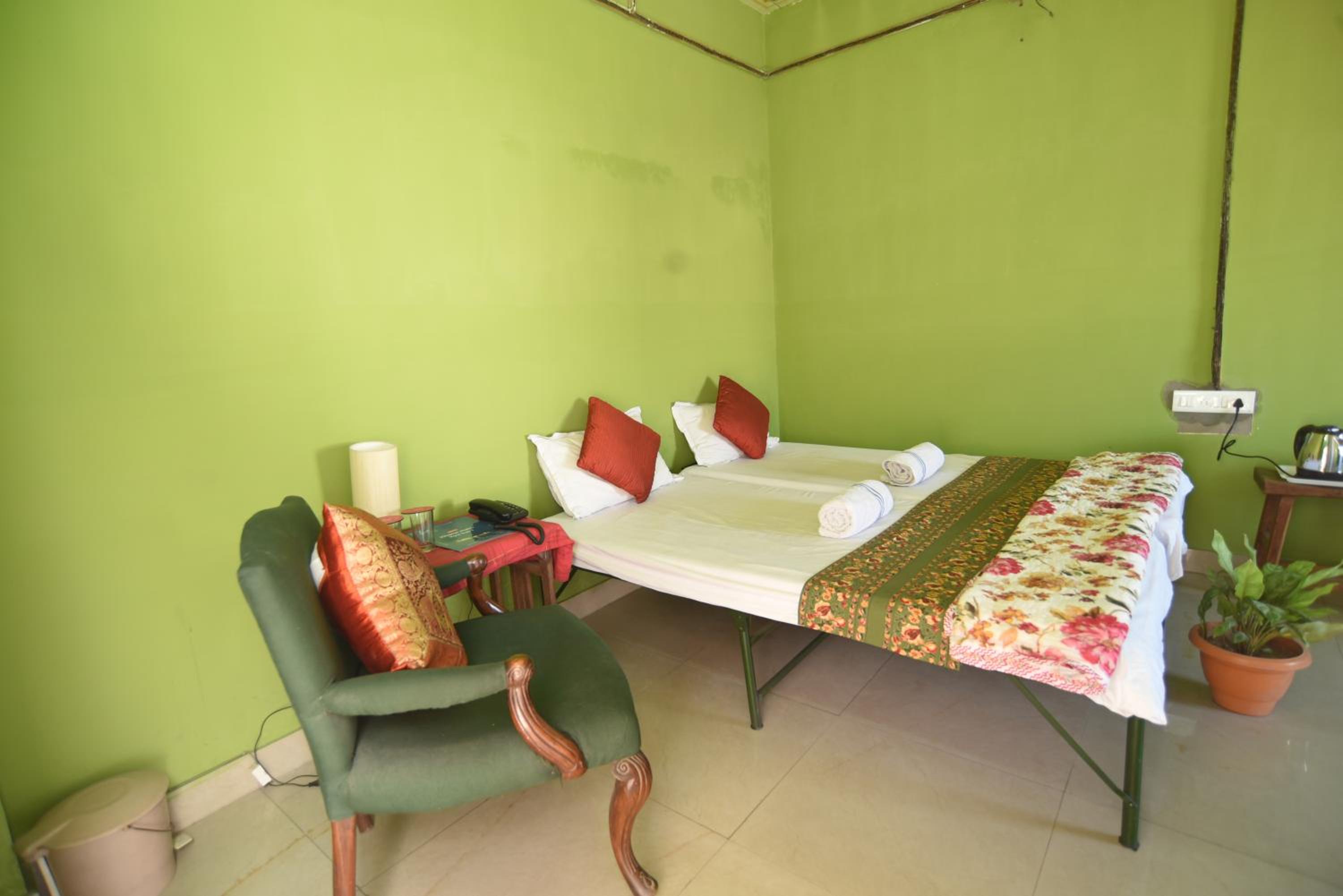 Standard Double Room with Fan - Photo 5