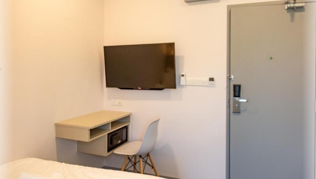 Standard Queen Room - Photo 22
