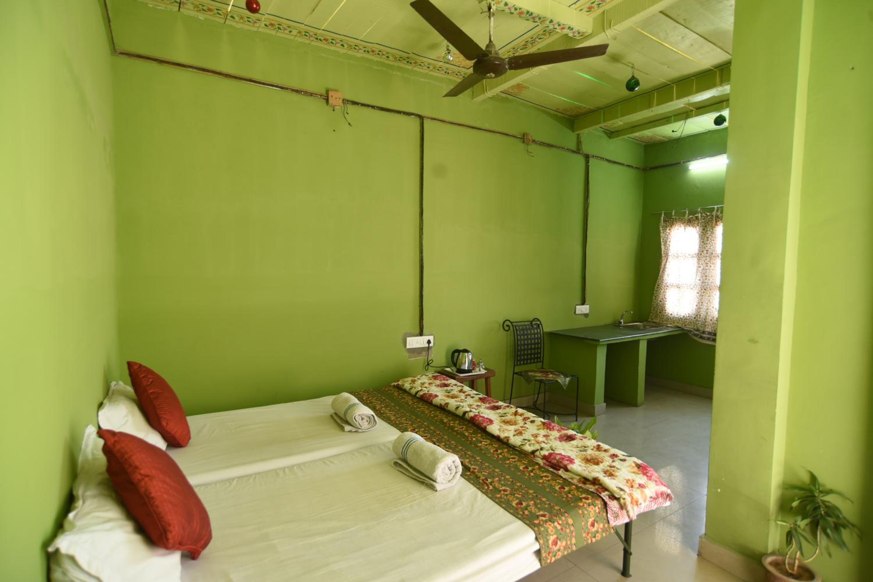 Standard Double Room with Fan - Photo 1
