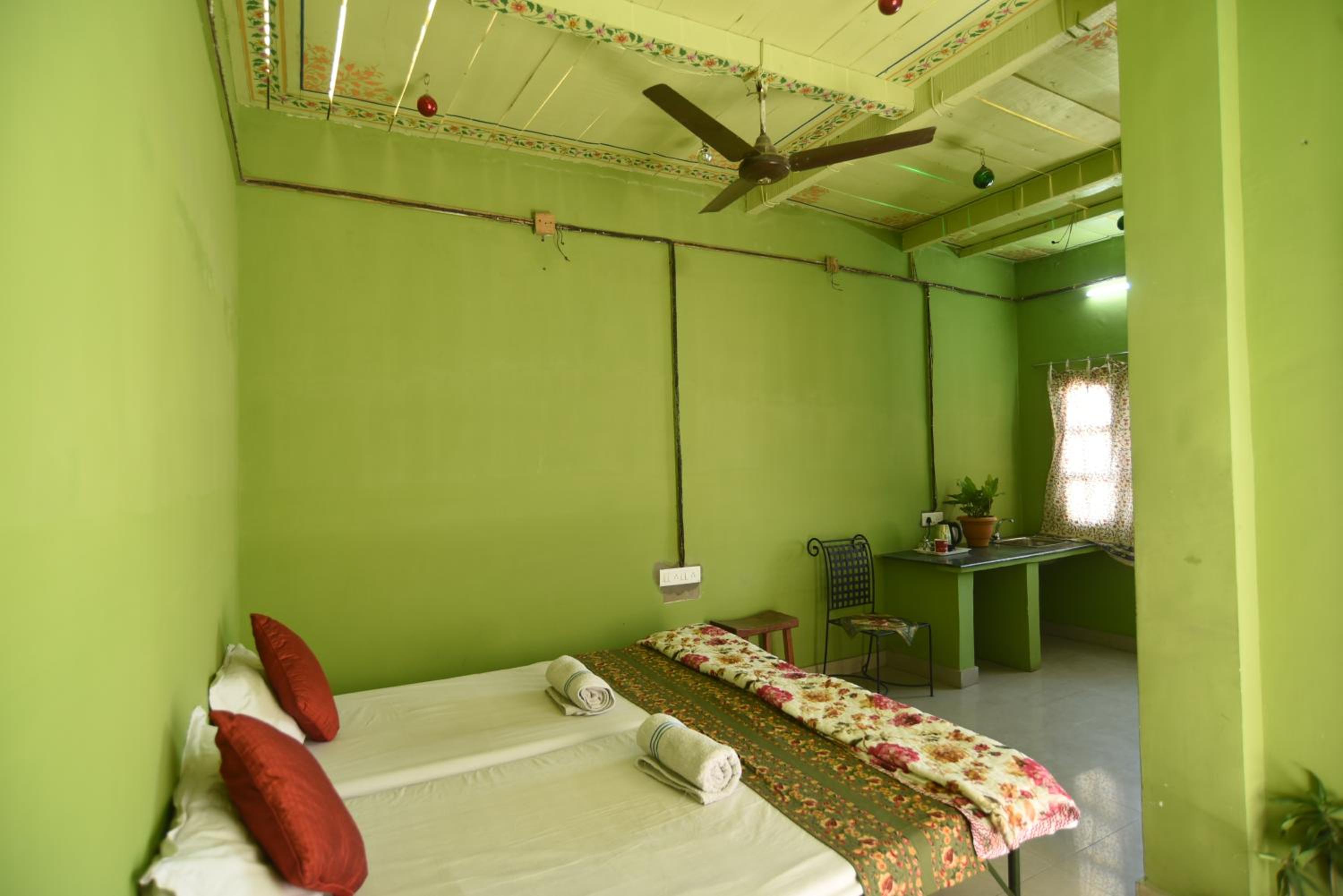 Standard Double Room with Fan - Photo 6