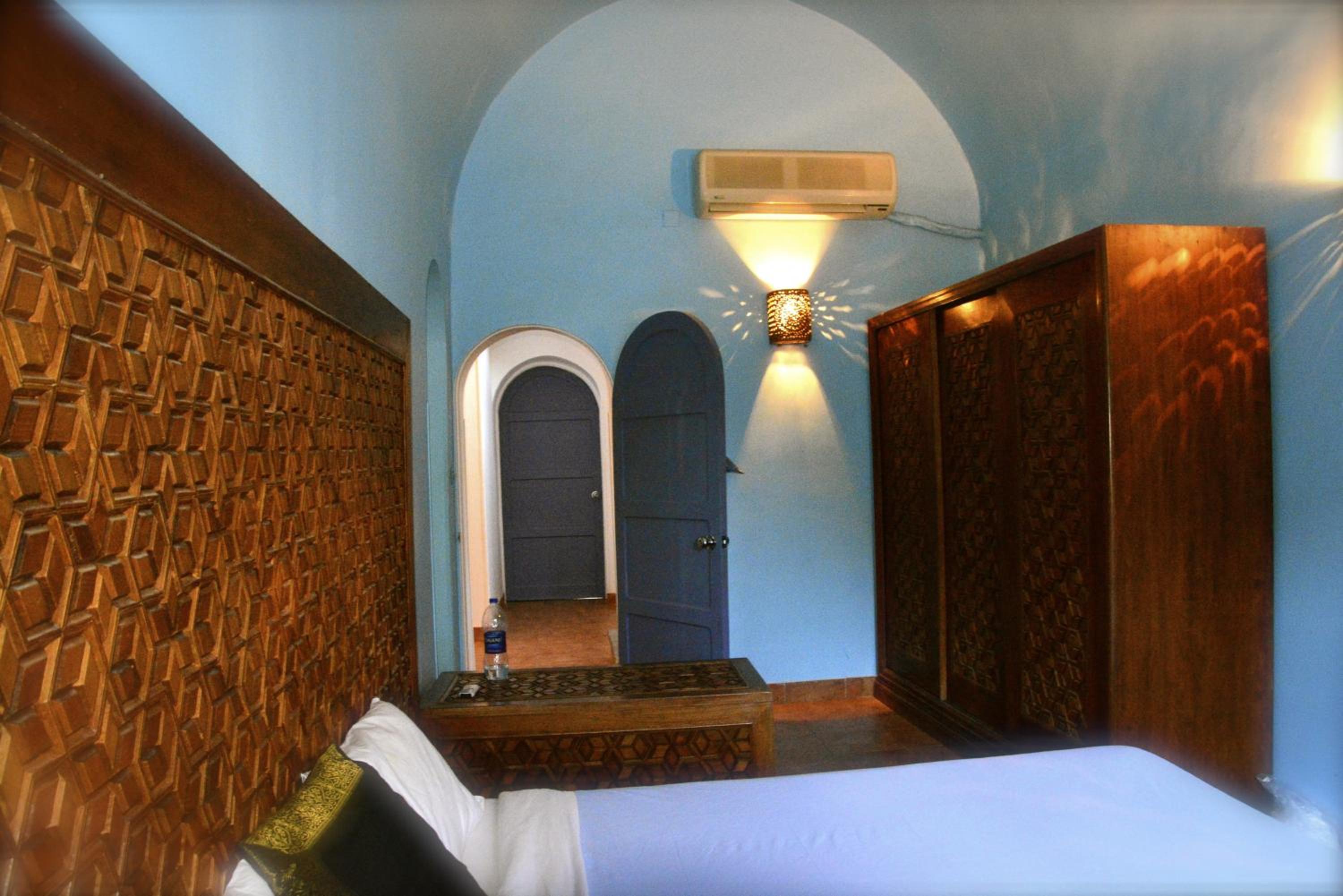 Deluxe Double Room with Private Bathroom With Garden View - Photo 11
