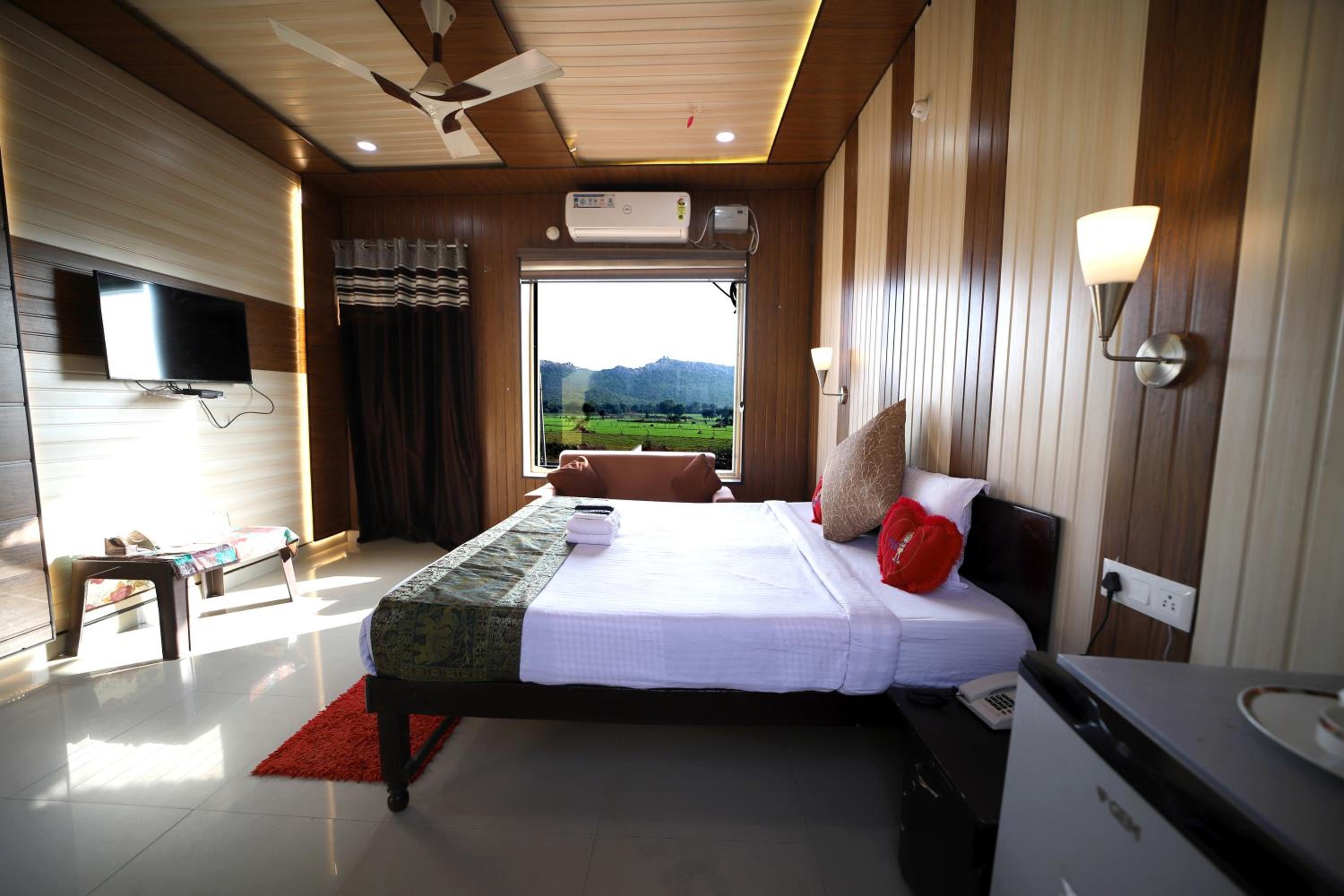 Double Room with Mountain View - Photo 12