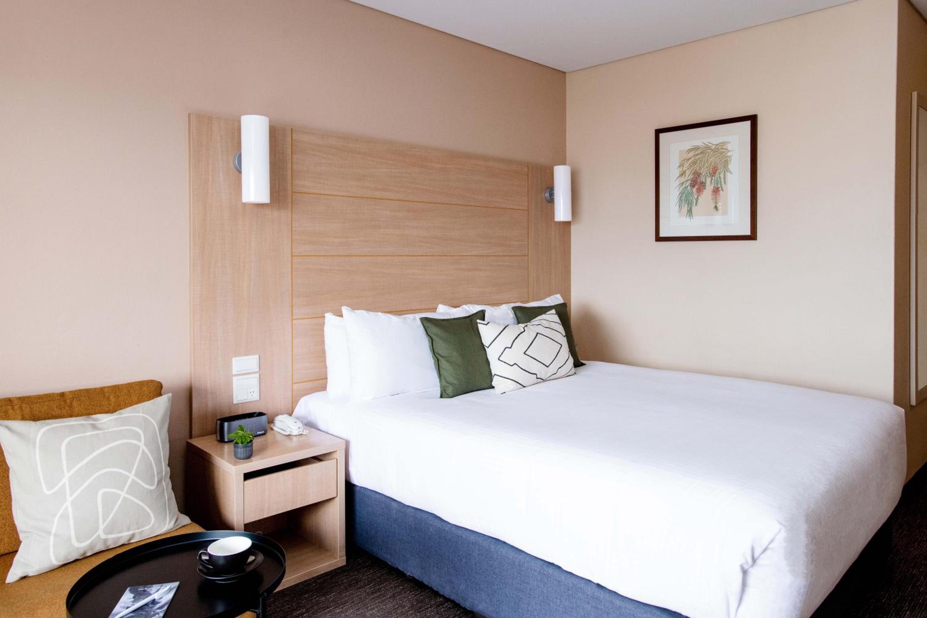 Standard Queen Room - Photo 7