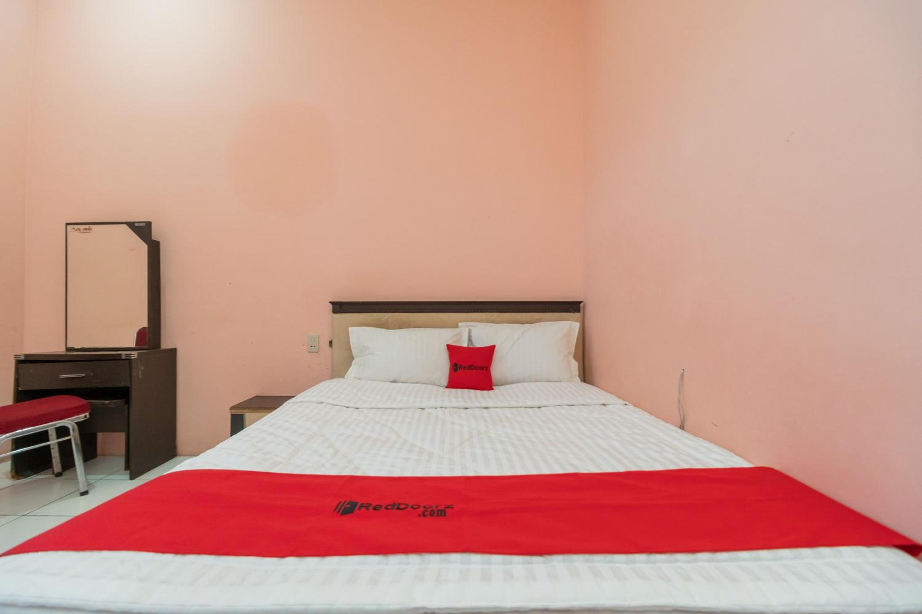 Standard Double Room - Photo 9