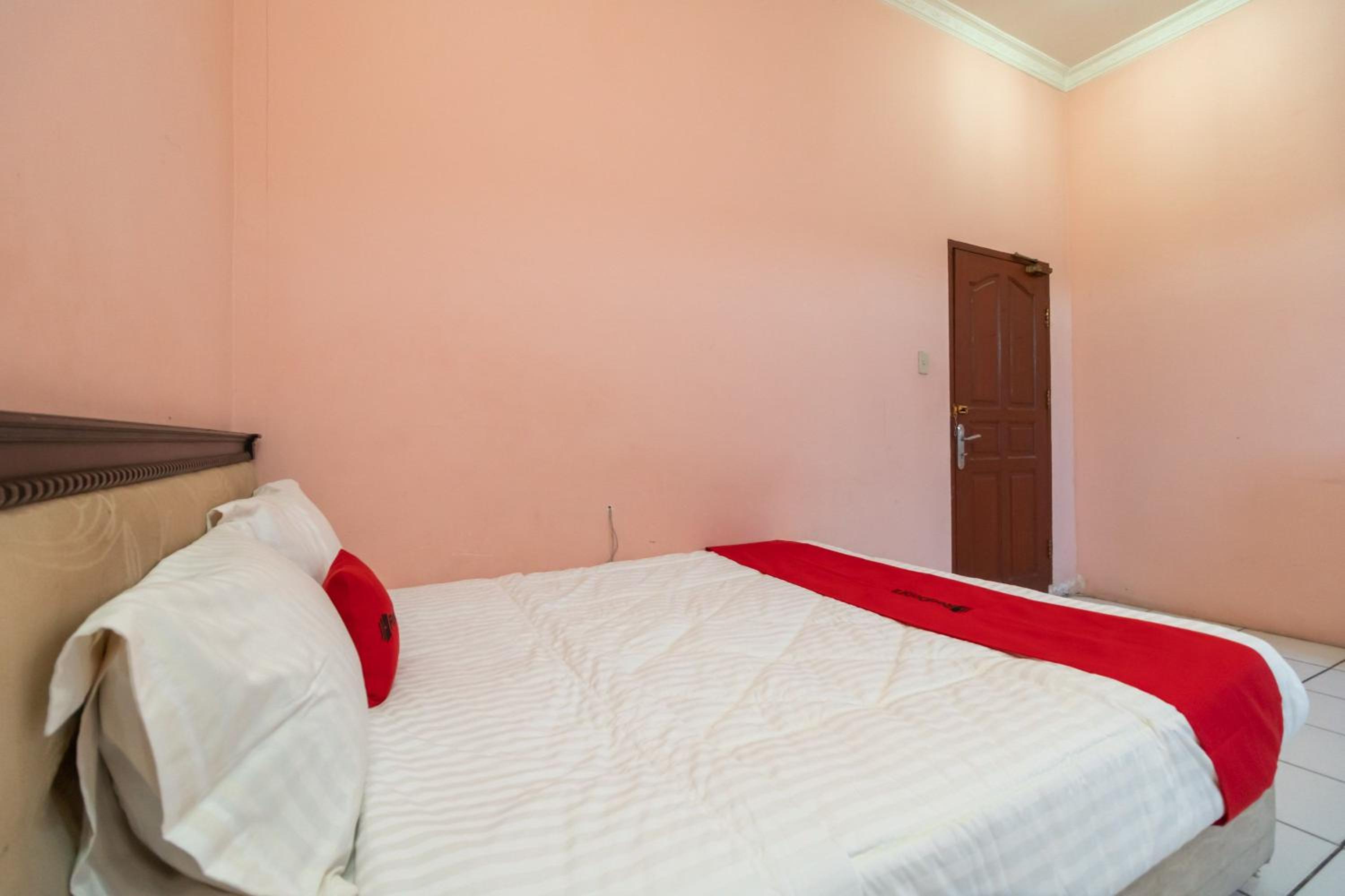 Standard Double Room - Photo 8