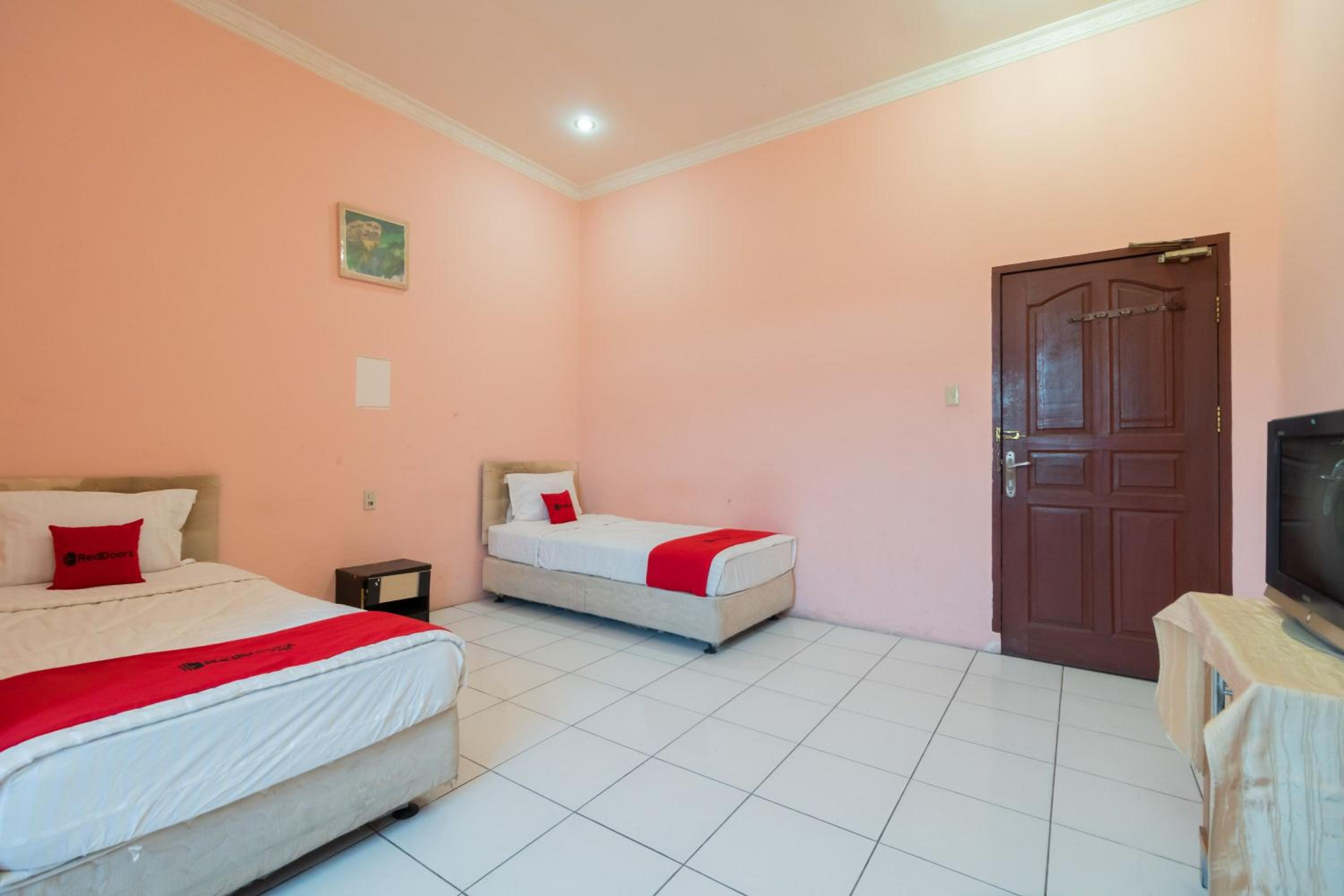 Standard Twin Room - Photo 6