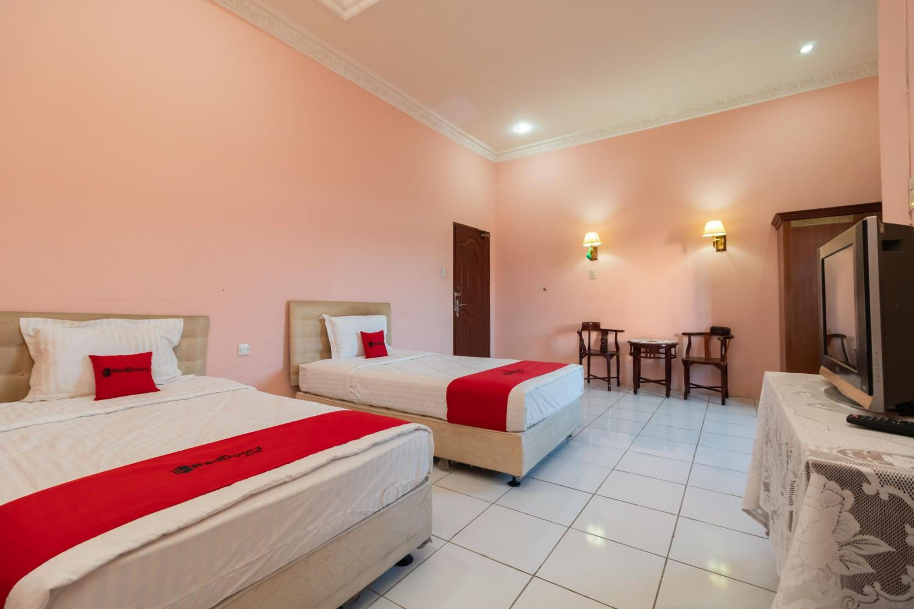 Deluxe Twin Room - Photo 1
