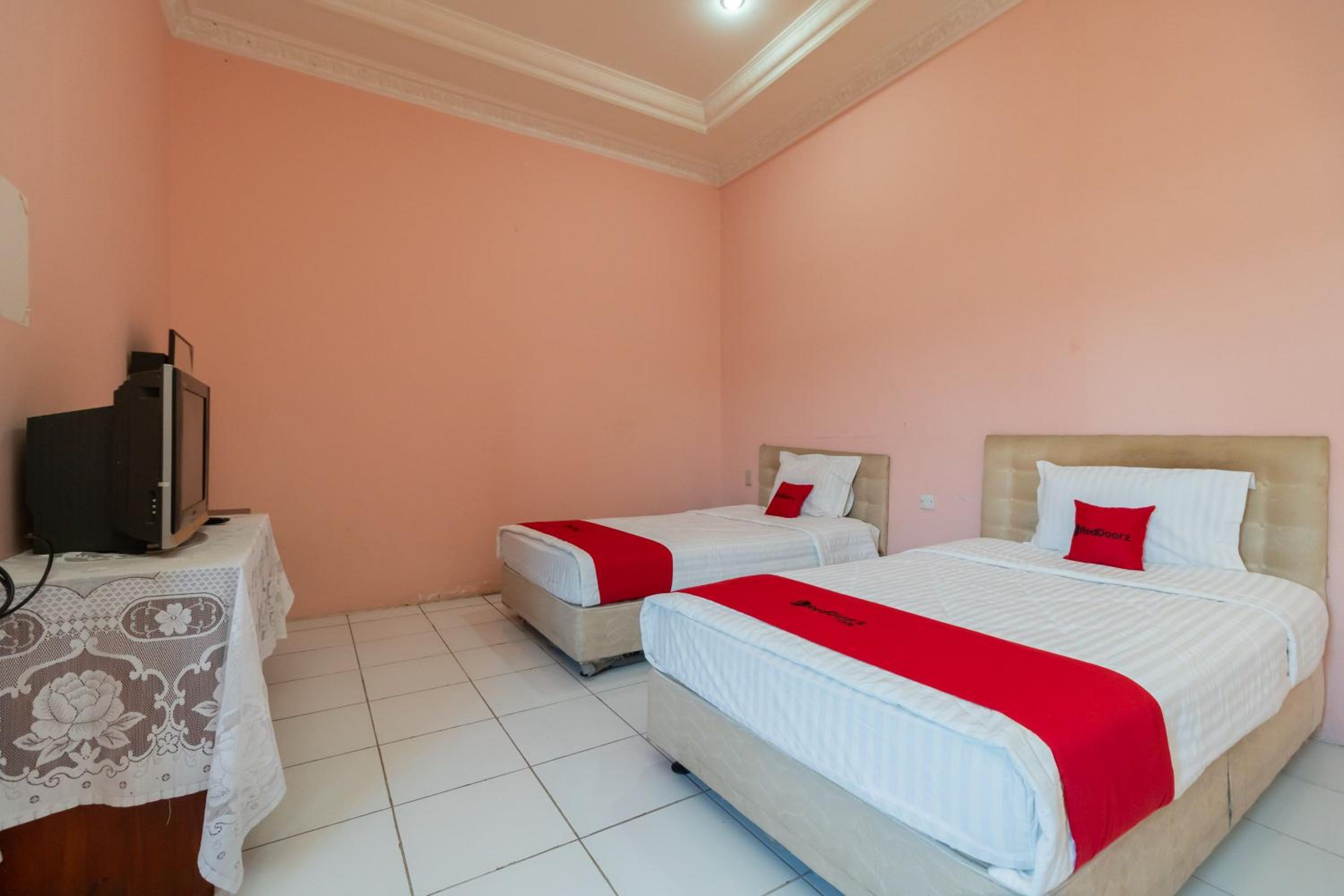 Deluxe Twin Room - Photo 2
