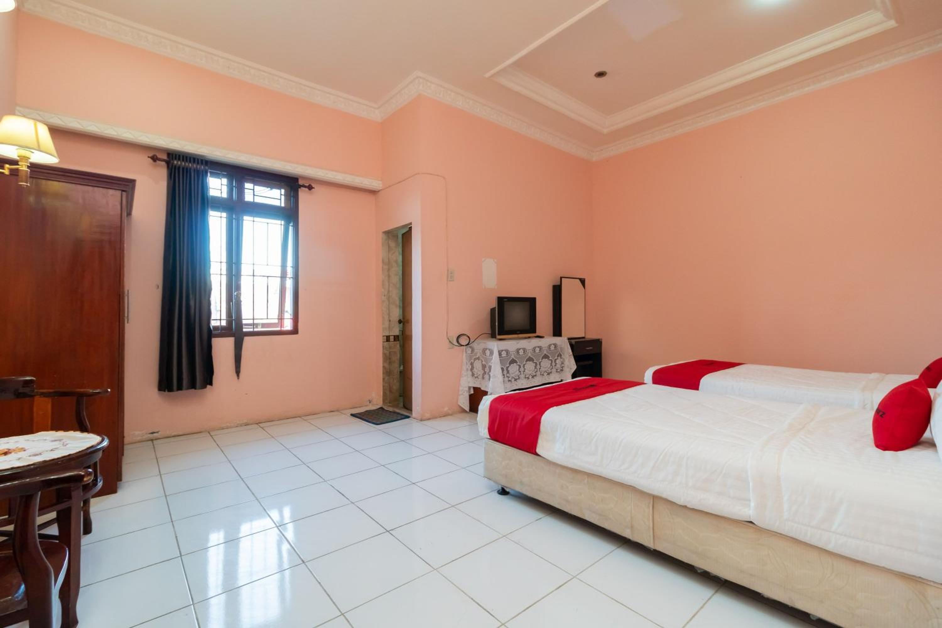 Deluxe Twin Room - Photo 8