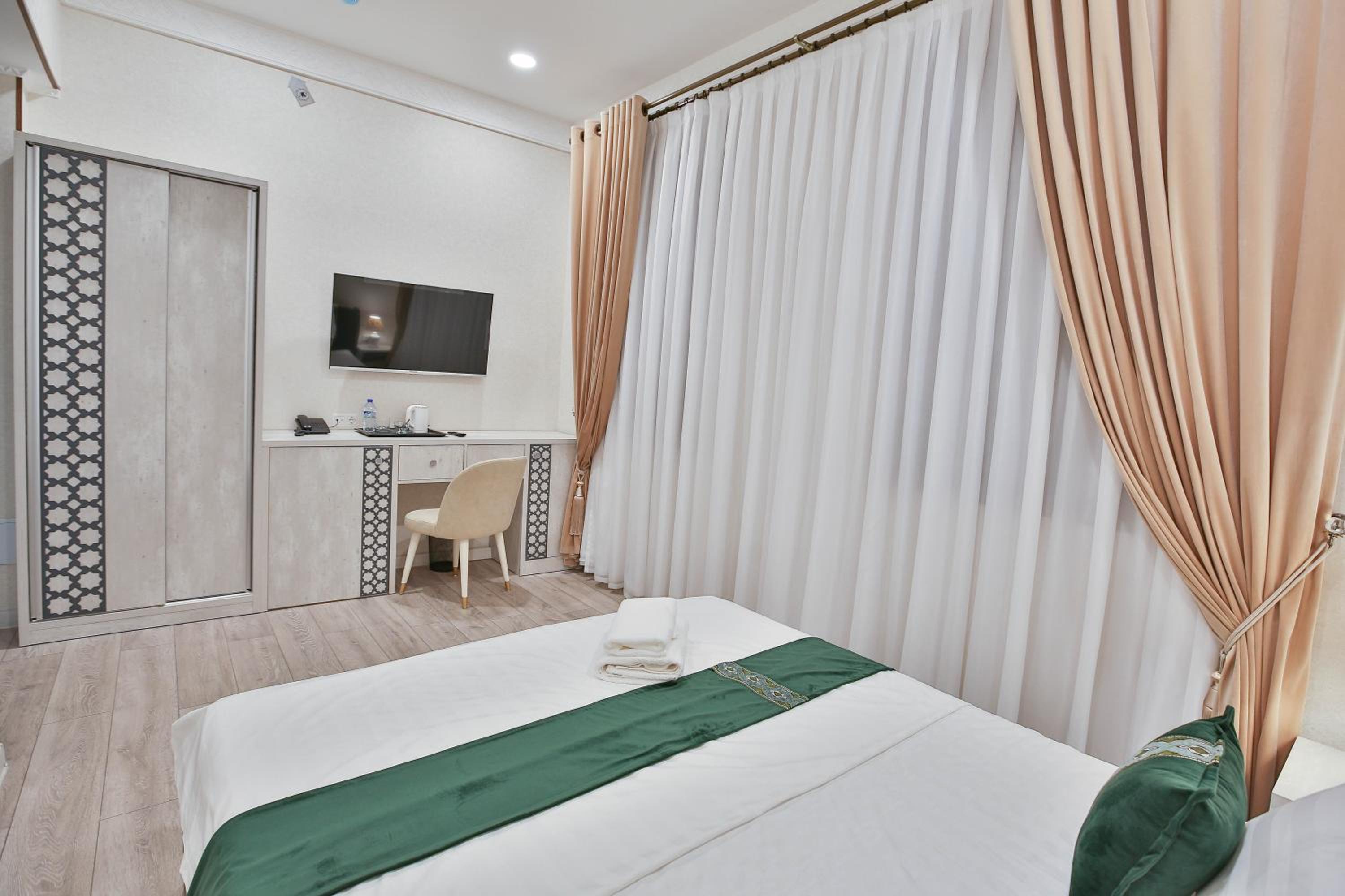 Deluxe Double Room with Bath