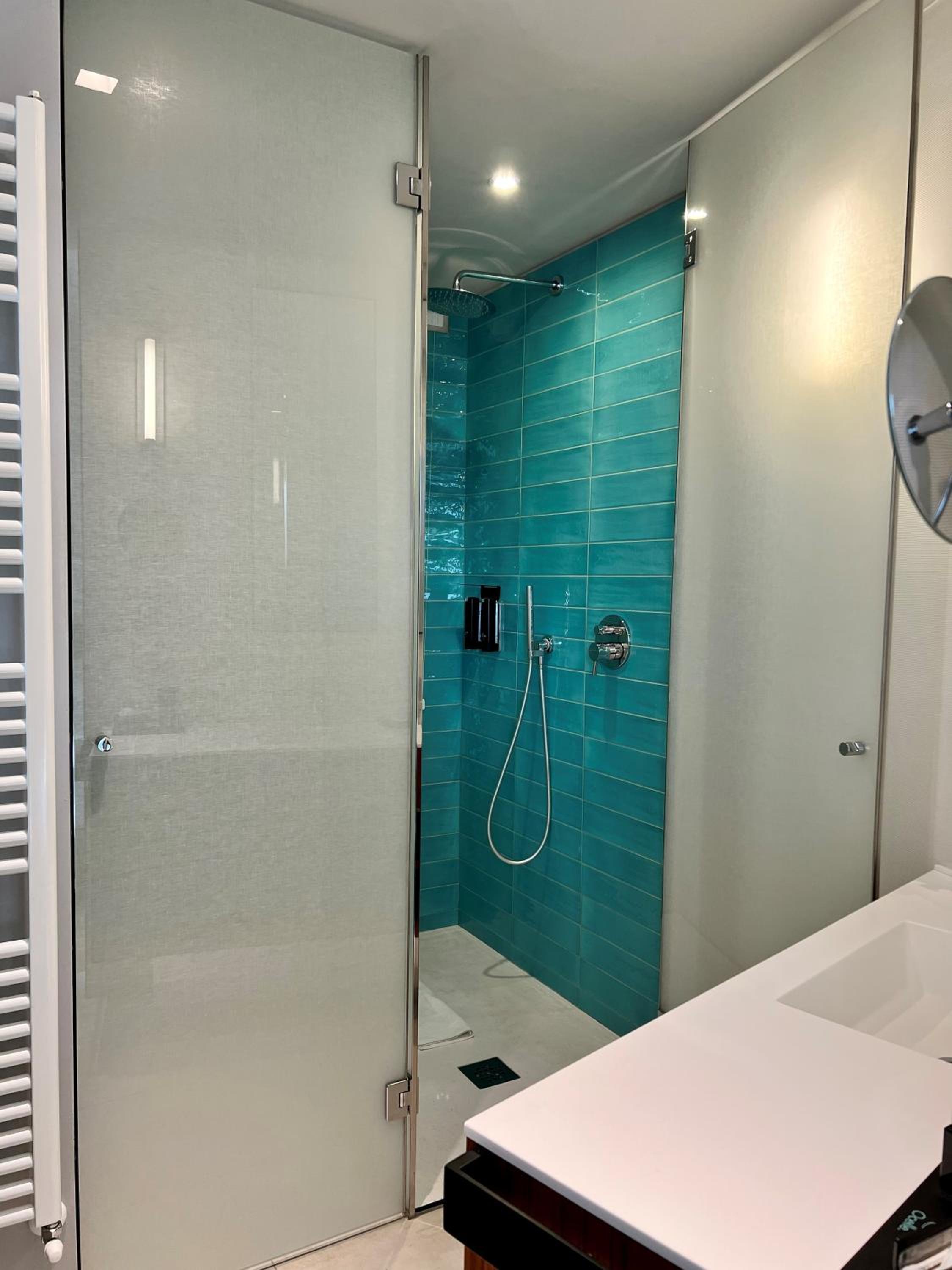 Double Room with Partial Lake View and Thermal Spa Access photo 2