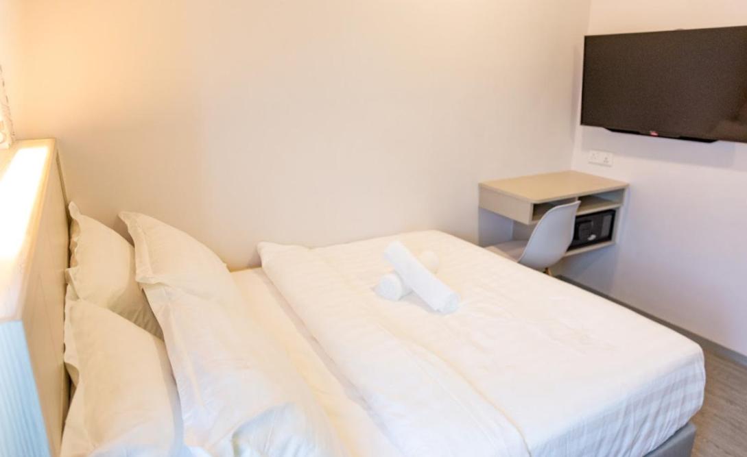 Standard Queen Room - Photo 19