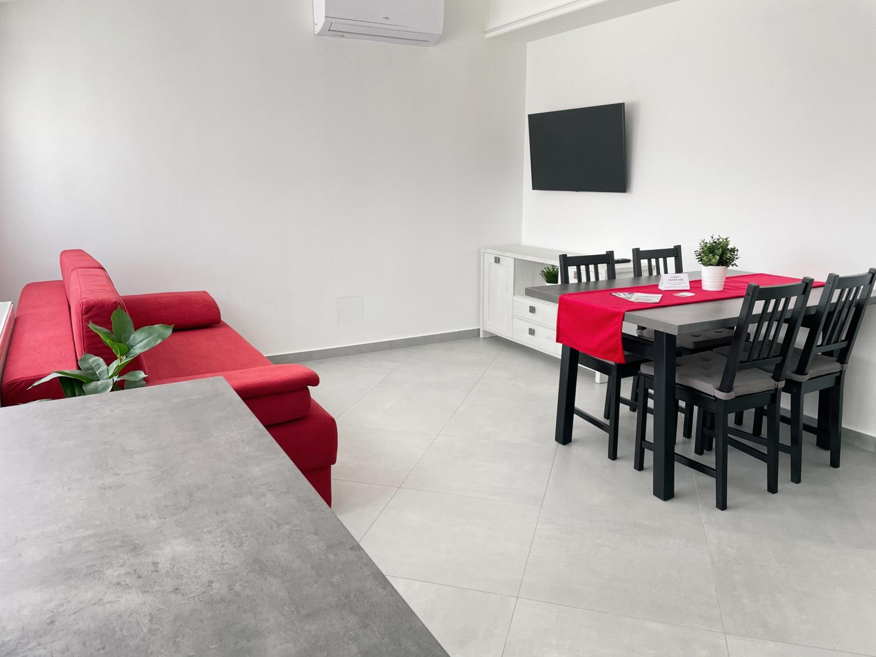 One-Bedroom Apartment - Photo 8