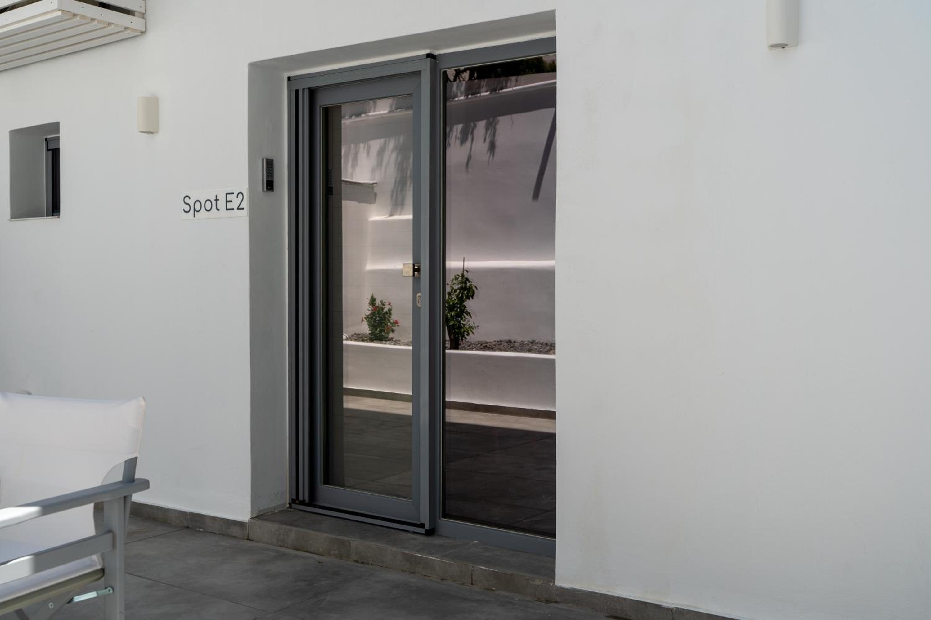 Tranquil Courtyard Studio (Ground Floor) photo 2