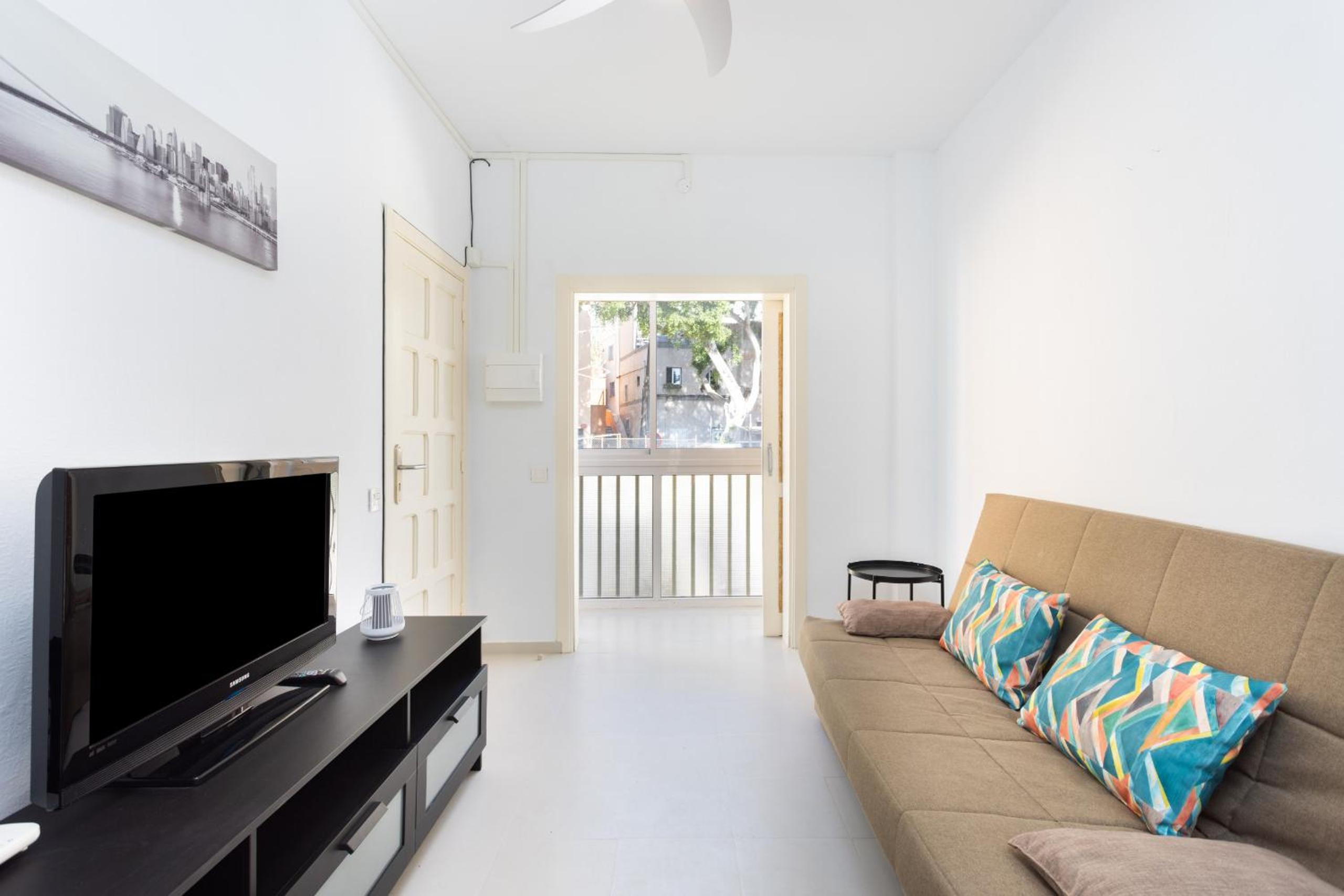 Apartment with Balcony photo 3
