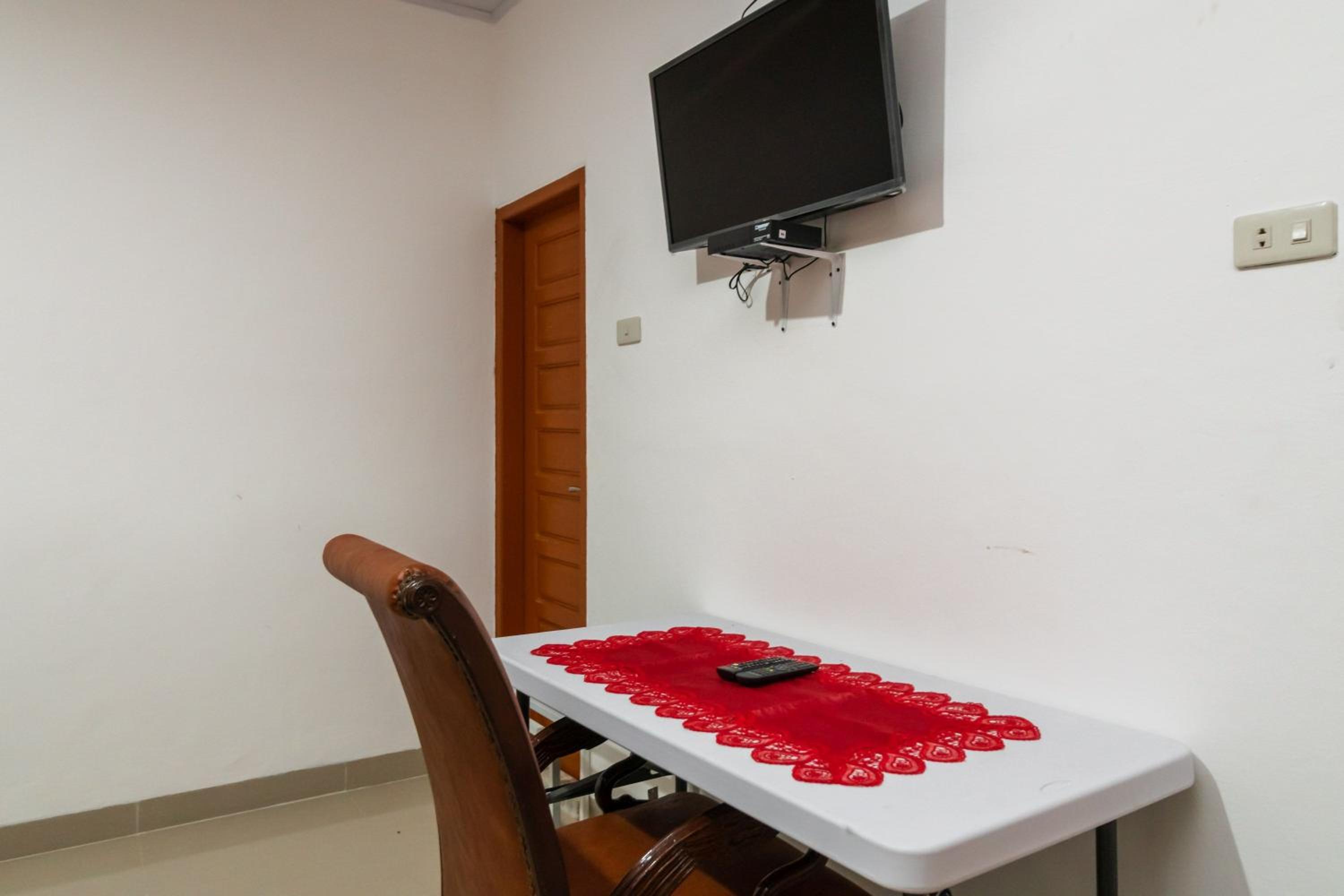 Deluxe Room - Photo 12