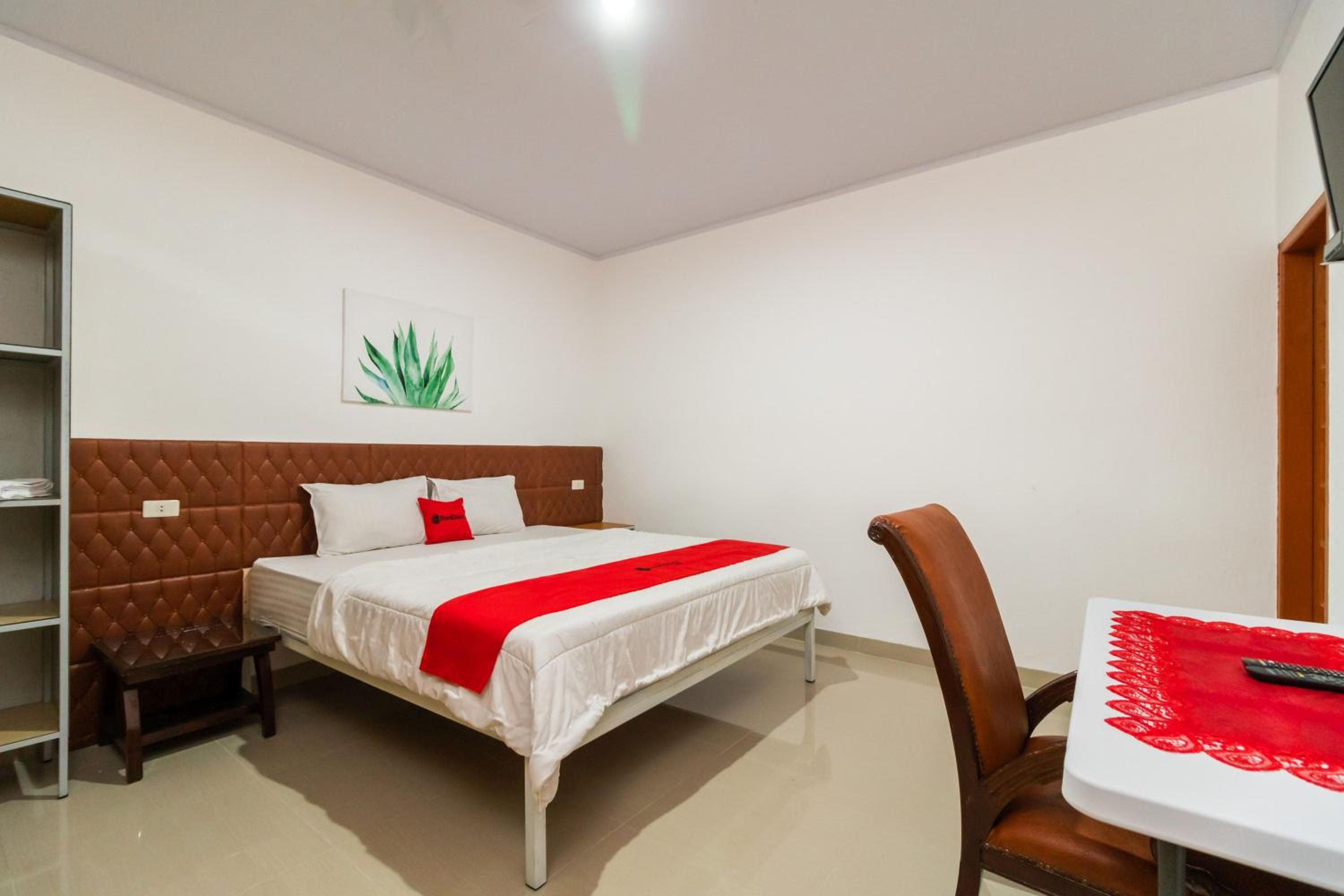 Deluxe Room - Photo 6