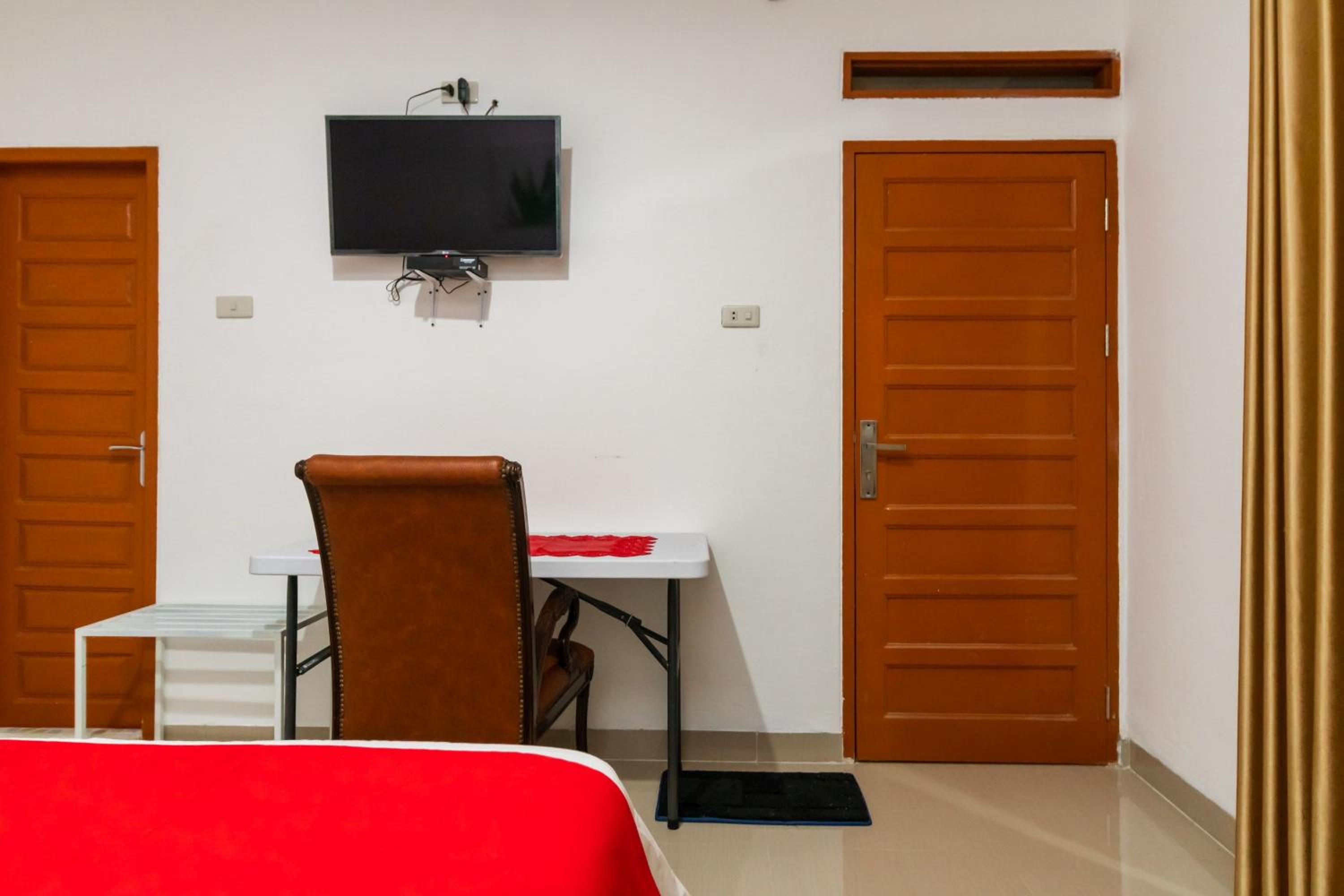 Deluxe Room - Photo 5
