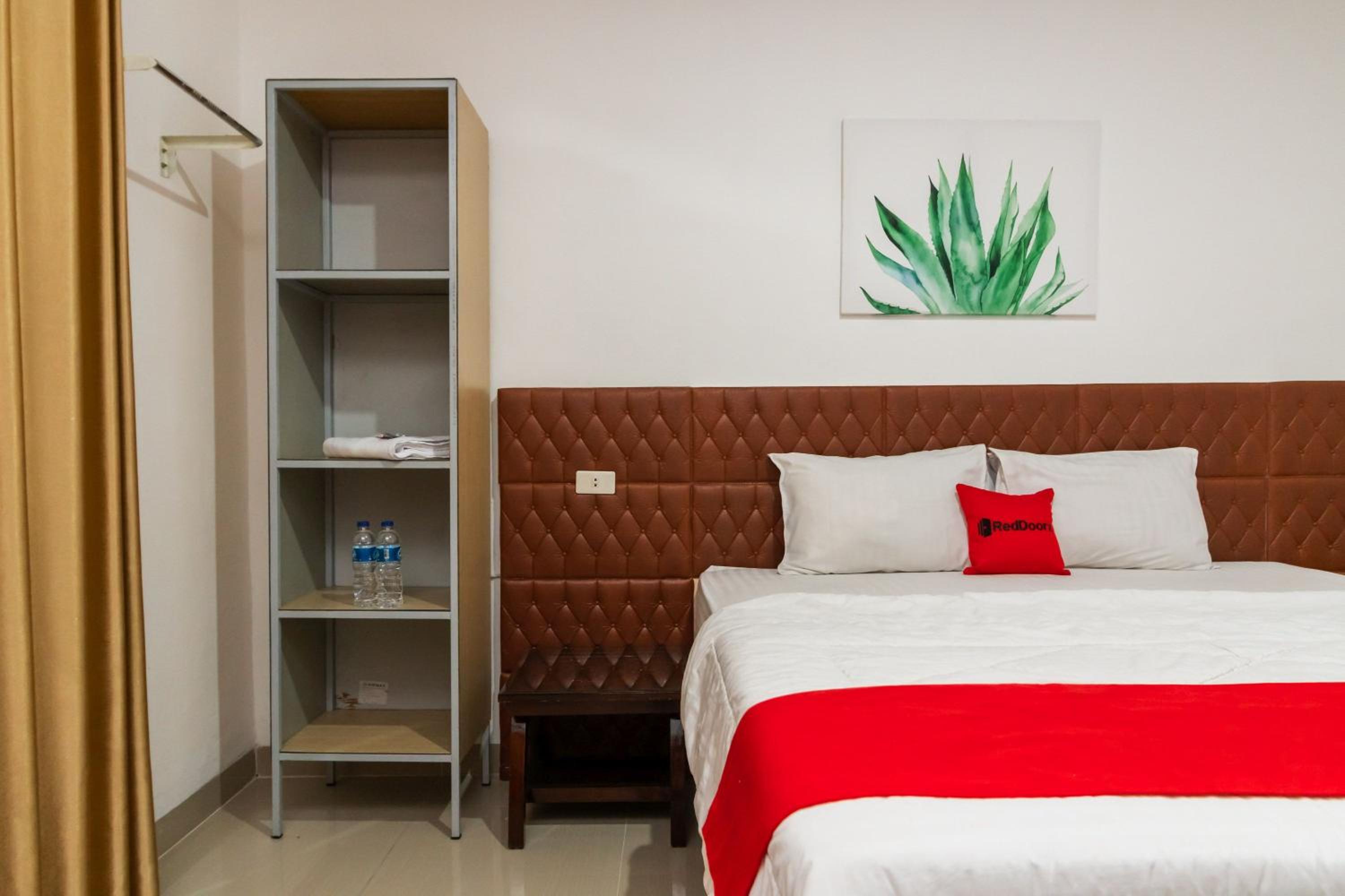 Deluxe Room - Photo 3