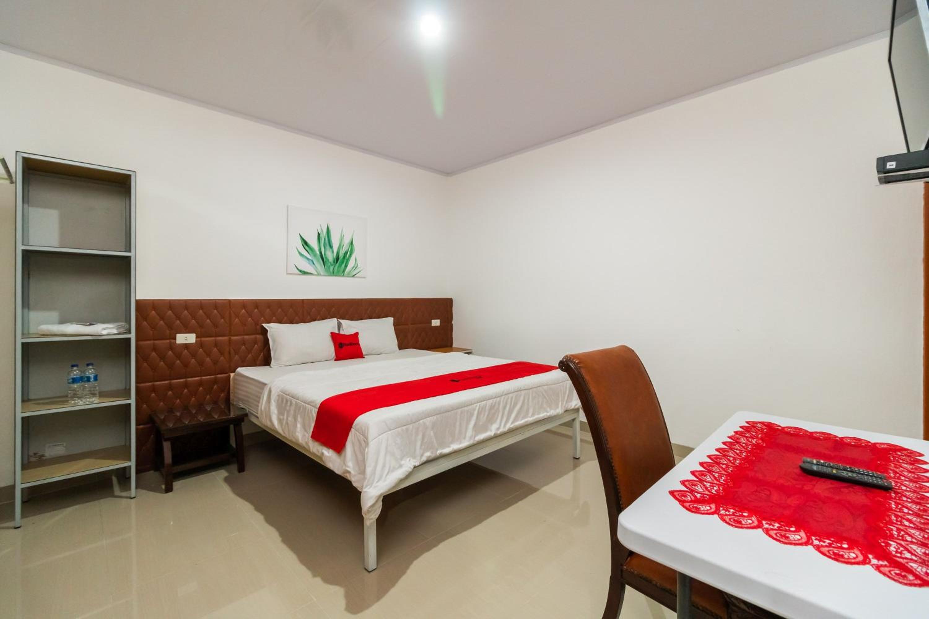 Deluxe Room - Photo 2