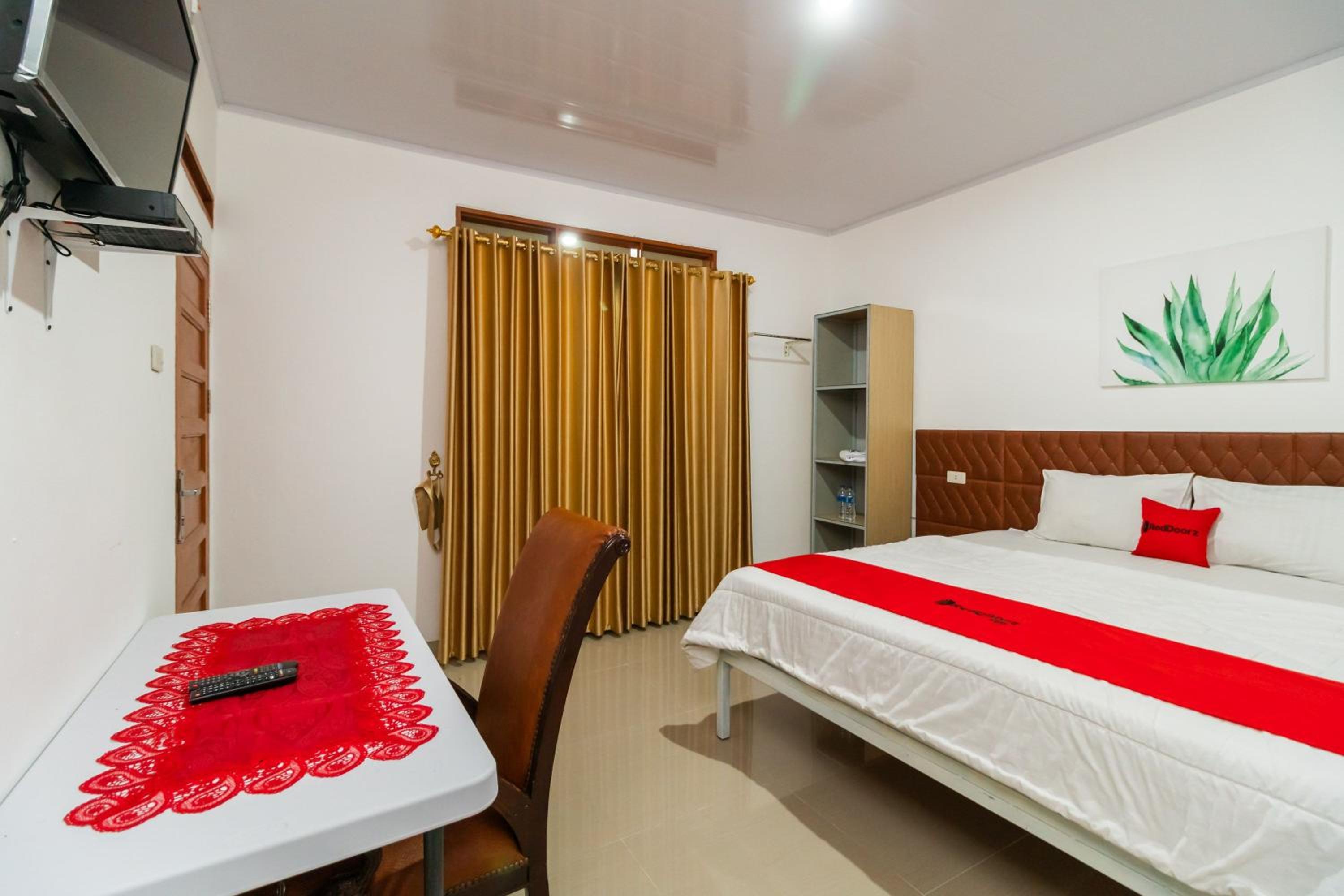 Deluxe Room - Photo 13