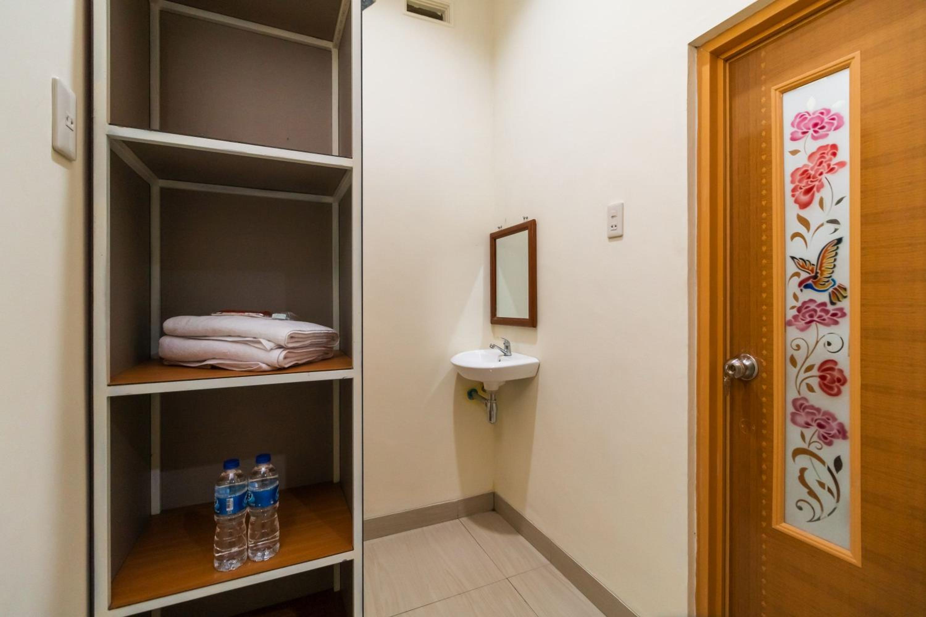 Standard Double Room - Photo 9