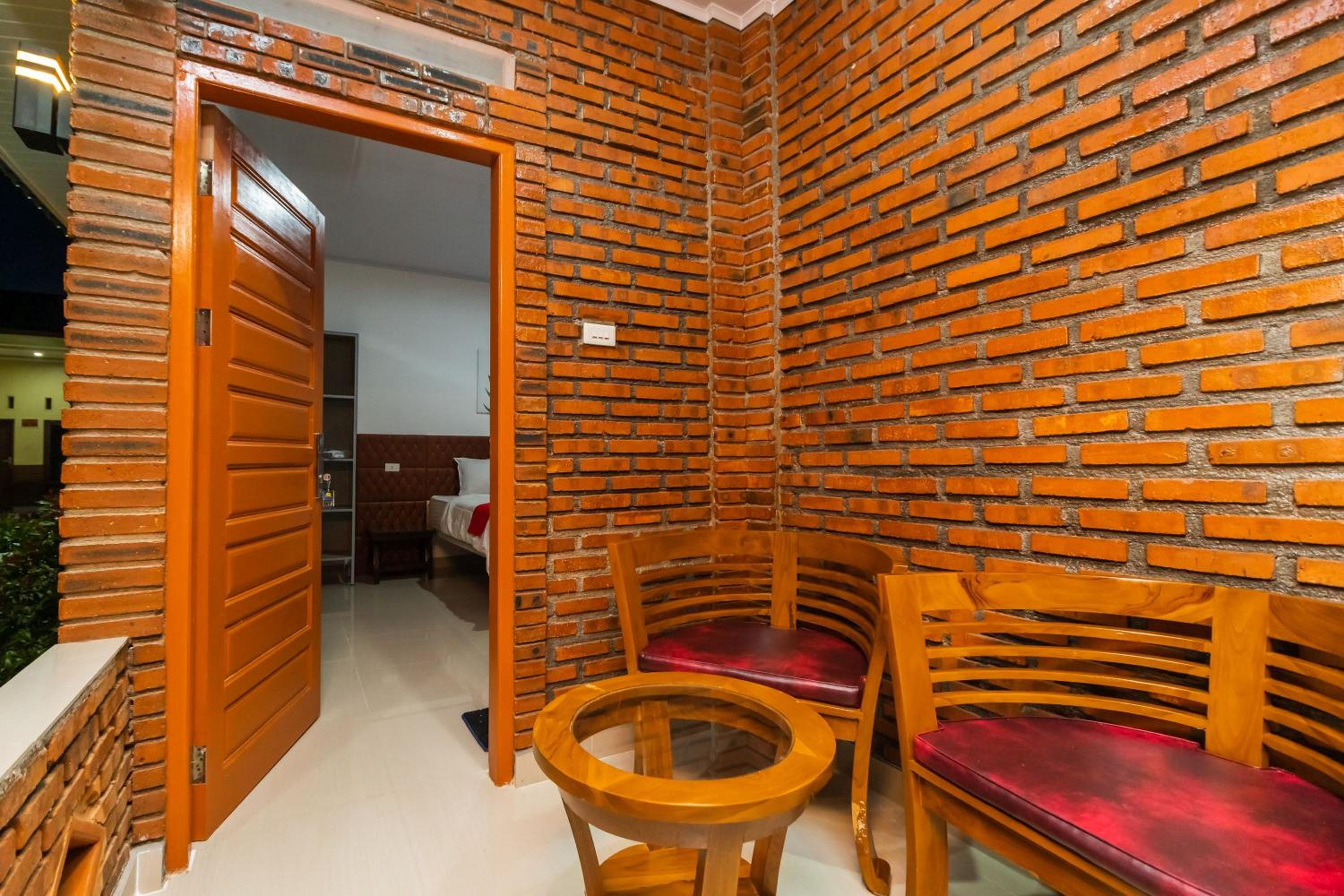 Deluxe Room - Photo 11