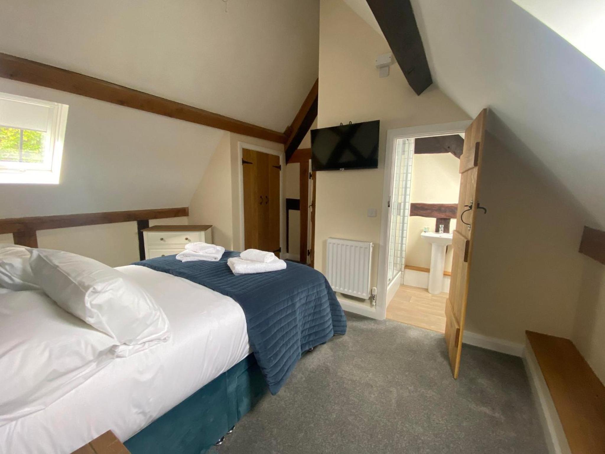Two-Bedroom House - Photo 11