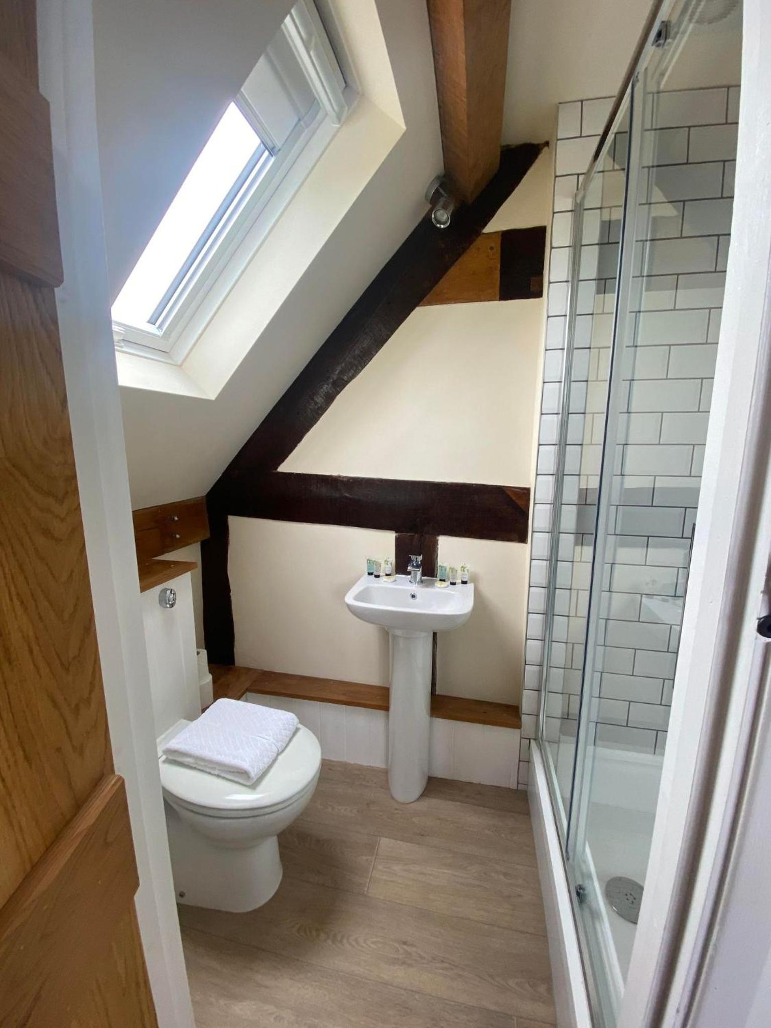Two-Bedroom House - Photo 2