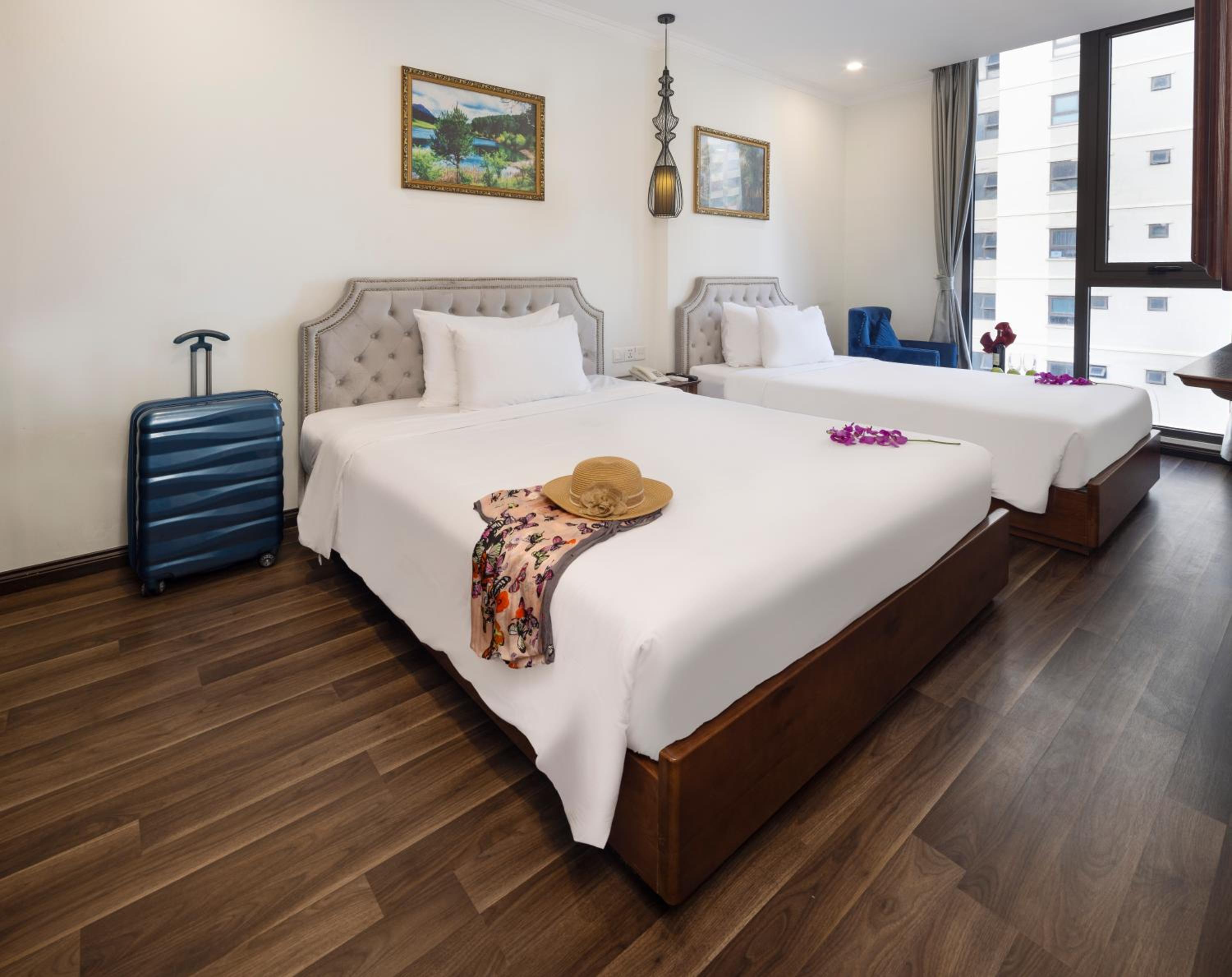 Deluxe Twin Room With Partial Sea View - Photo 1