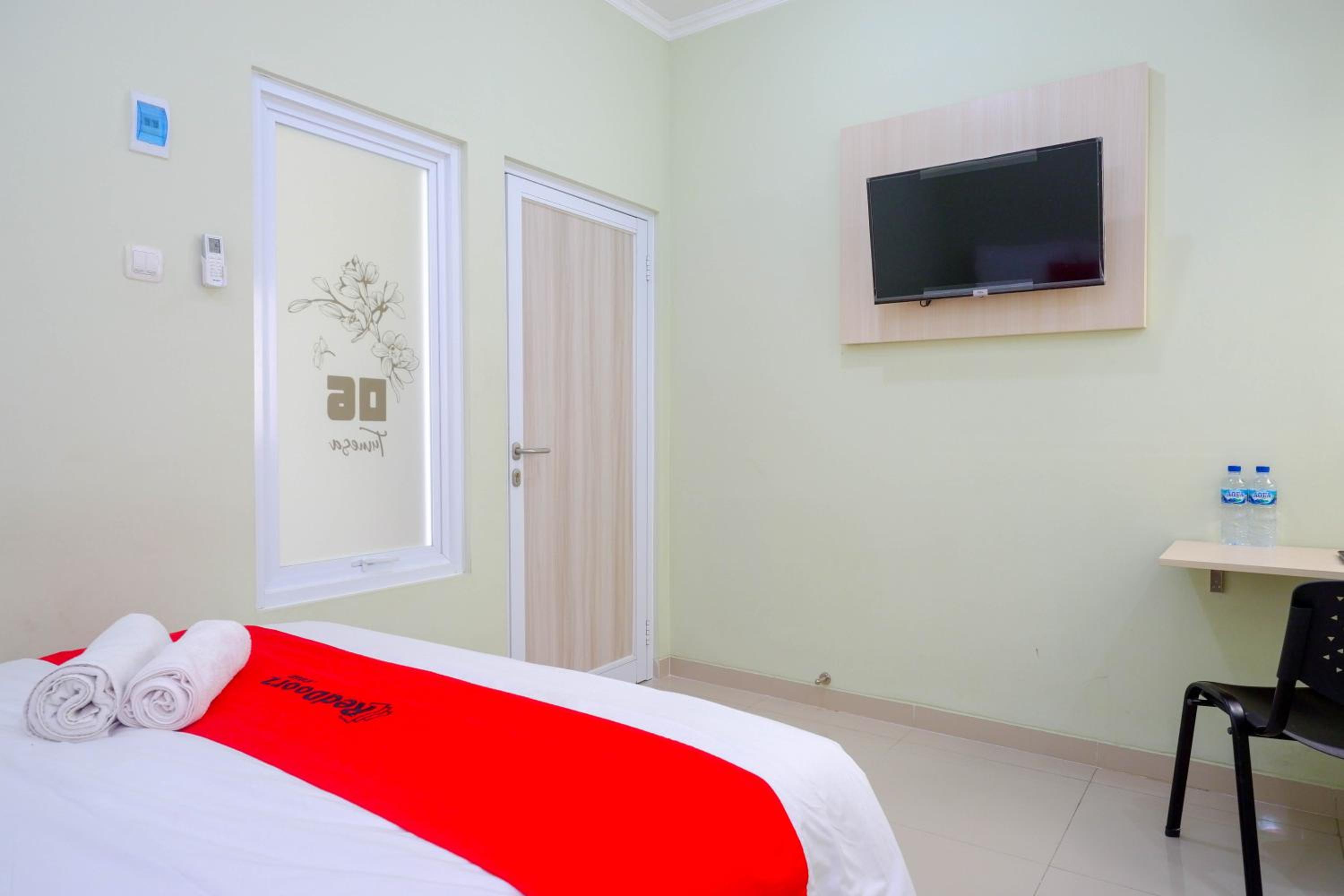 Standard Double Room - Photo 13