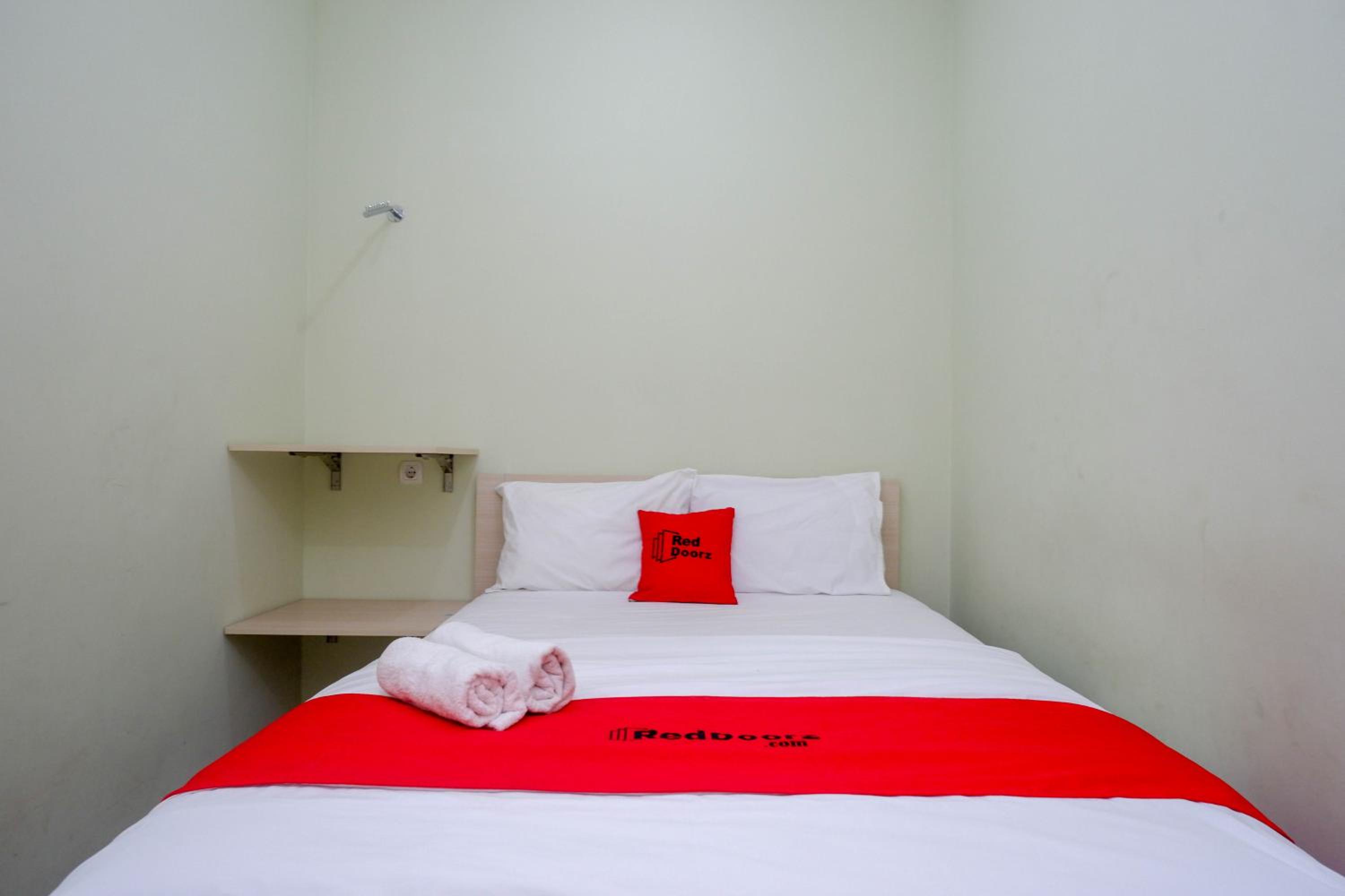 Standard Double Room - Photo 9