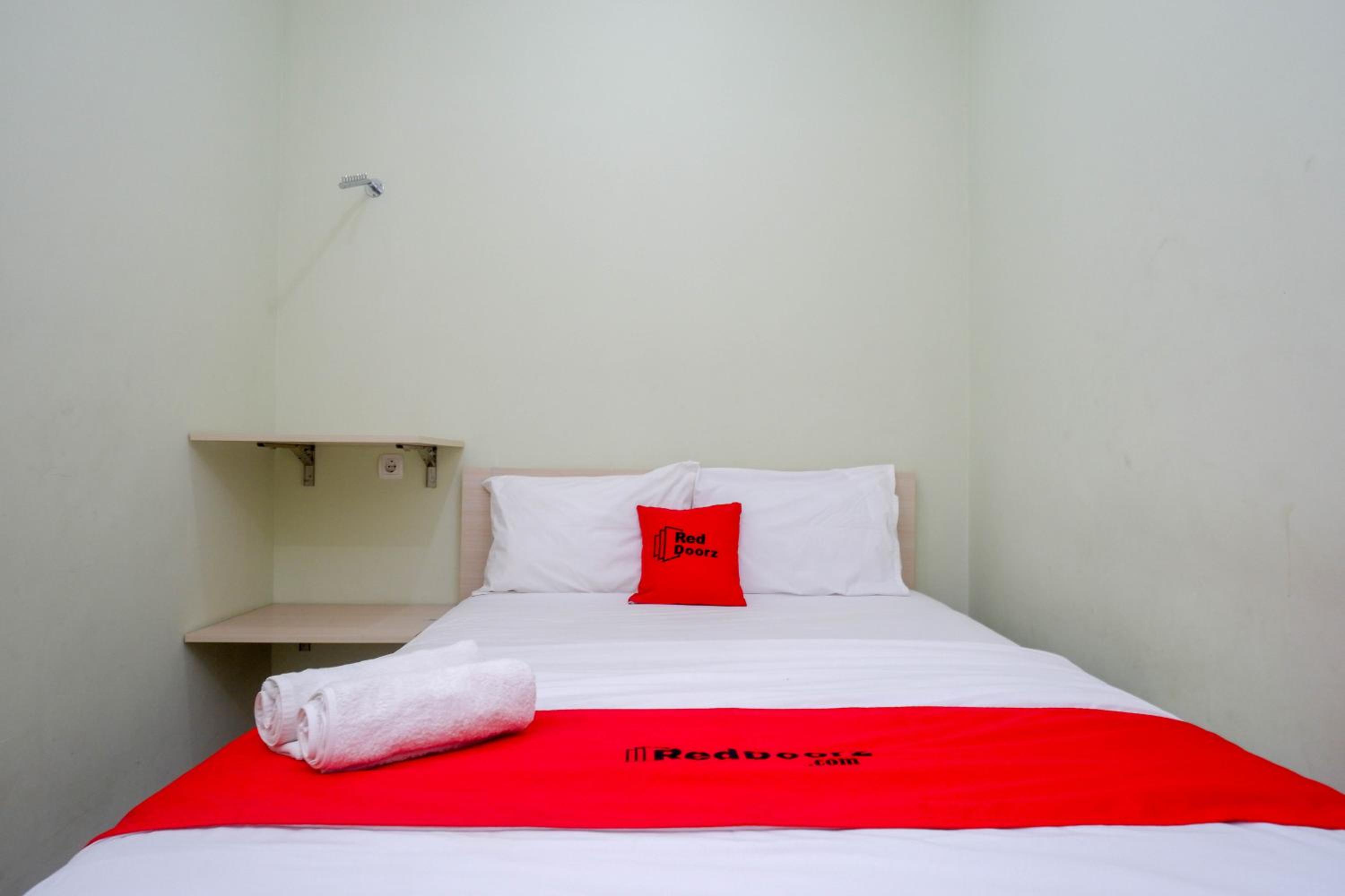 Standard Double Room - Photo 12